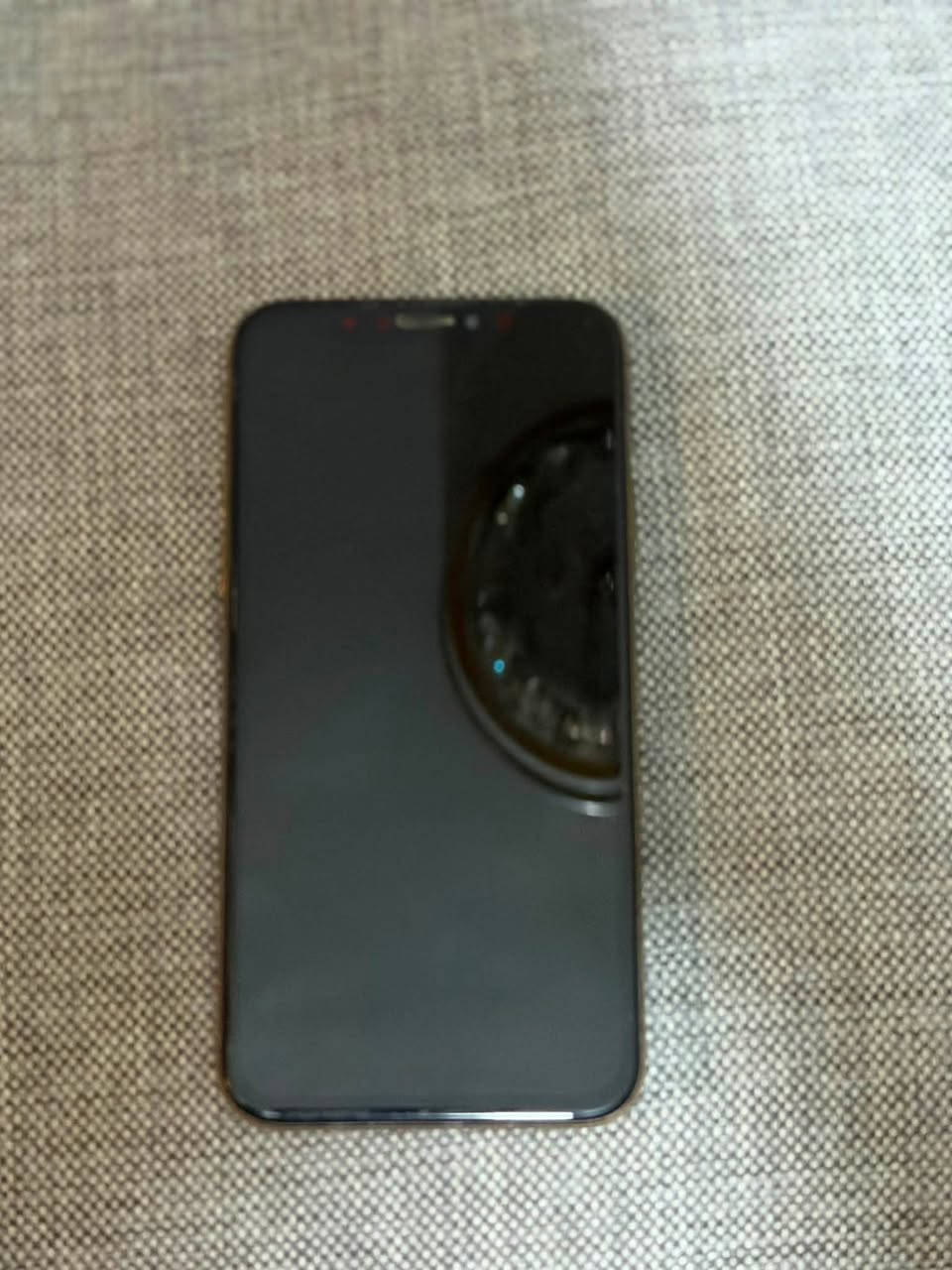 ايفون xs
ذاكره 256
بطاريه 70
فقط شاشه اصليه 
جهاز مكفول
***********
