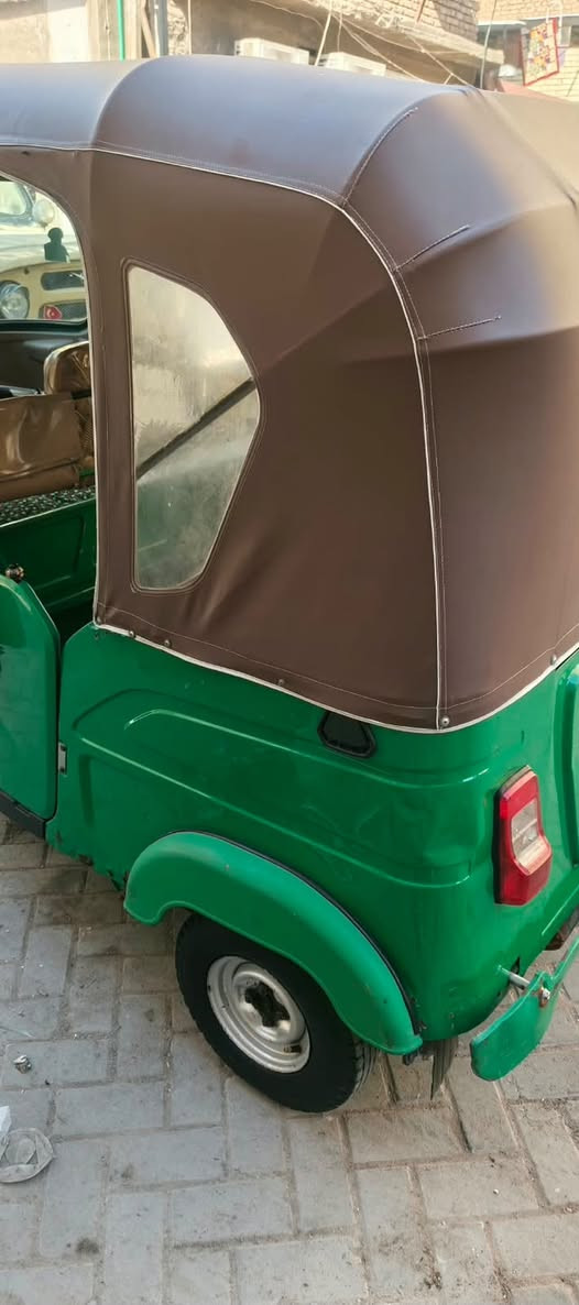 للبيع 8و200 التكتك لا مجفت ولا شارك المكينه  نضيفه تخبل وهذا الكشر كدامك اجاوب ع رقم فقط ***********
