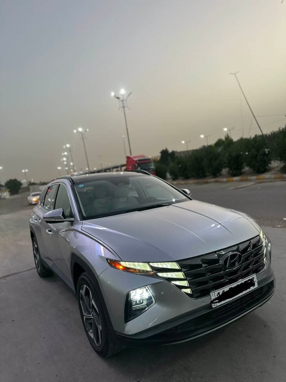 توسان 2024 فول مواصفات ماشيه 15 الف 
لون سلفر وارد امريكي فول مواصفات 
لمتد vip اوتو بارك صور لحادث بلمنشور
المواصفات : بانوراما / بصمة / جلد / كشن كهرباء / خزن 
ميموري / جنطة كهرباء / شاشة كبيرة 20 انج / شاشة ديجتال / انارة داخلية LED / كير دكم /سايد بريك دكمة / مود درايف / اوتو ستوب / محرك 2500 / تدفئة وتبريد بالكشنات / مانع انحدار / ٤ كامرات + شاشة عرض كامرة رباعية / تبريد قطعتين. / نظام HTRAC / رادارت / شفتات ستيرن / رادار نقطة عمياء / تشغيل عن بعد / تحريك بالبصمه( اوتو بارك)/ تدفئة ستيرن/ كامرة في المري الجانبية مع الاشارة في الدشبول 
مكاني بغداد*********** وسعرها 185$وبيها مجال
