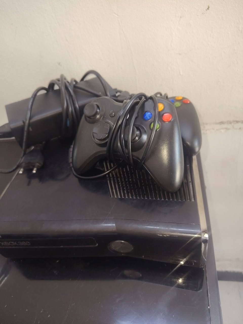 سلام عليكم اريد ابيع Xbox360 يوجد هارد العاب ١٣٧ لعبه مع جوستك ٢ وكامل ملحقاته رقم الهاتف *********** سعر ١٣٠ وبي مجال للطيبين راسلني خاص
