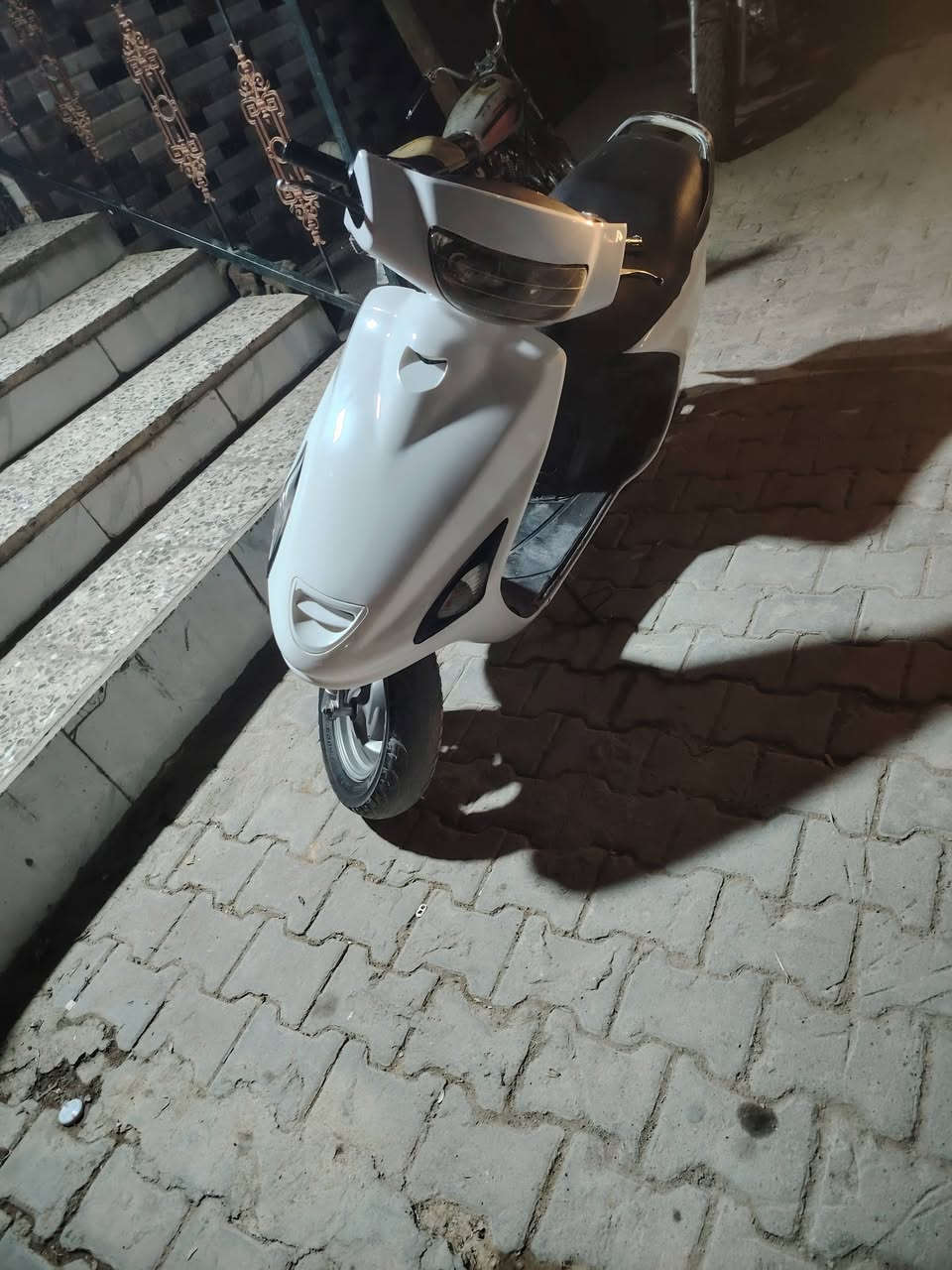 السلام عليكم فراشه للبيع دراجه نظيف كهربايئات شغال مكان النجف كوفه شارع معمل السعر 450بيها مجال
