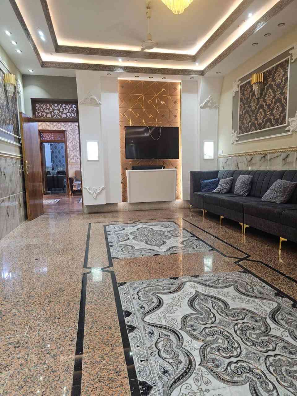 دار للبيع مساحة ٢٠٠ متر الشعلة ام نجم مقابل النهر يحتوي على ٥ غرف نوم استقبال صالة كبيرة مطبخ طرمة  تسع سيارة ومحلات٢ اي استفسار الاتصال على الرقم***********
