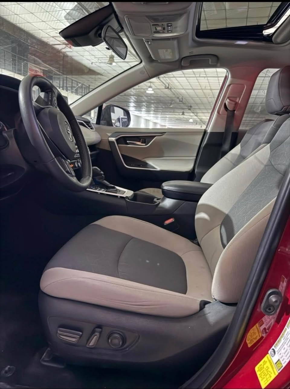 TOYOTA RAV4, XLE, 2025                                السعر. 209 ورقه 
موديل  2025
                                             
بريميه فول.  موصفات🔥🔥🔥
رقم كاتى 

بانزين 

ماشيه20 ميل

لون مارونى   

فول مواصفات 

فتحه 

بصمه 

كرسي كهرباء 

صندوك كهرباء 

نقطه عمياء  

 دفع رباعي 4*4

الحادث 

واحد جاملغ سبوغ بس بدون ارباك بدون دواخل 

للاستفسار 
***********📞
