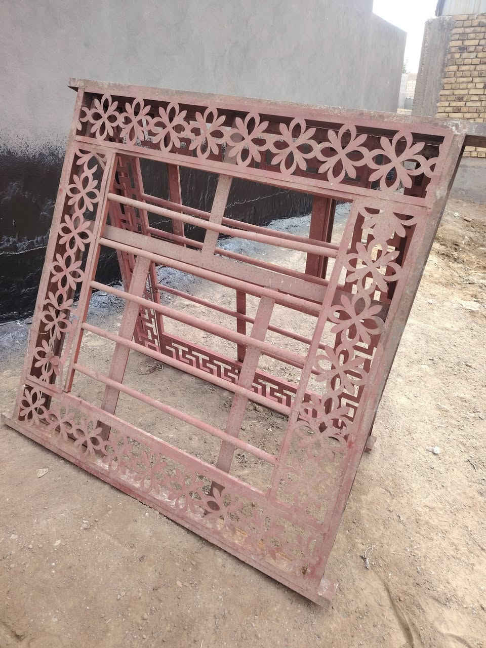شبابيك ٢ • ابواب ٤ • شيلمانات ٦