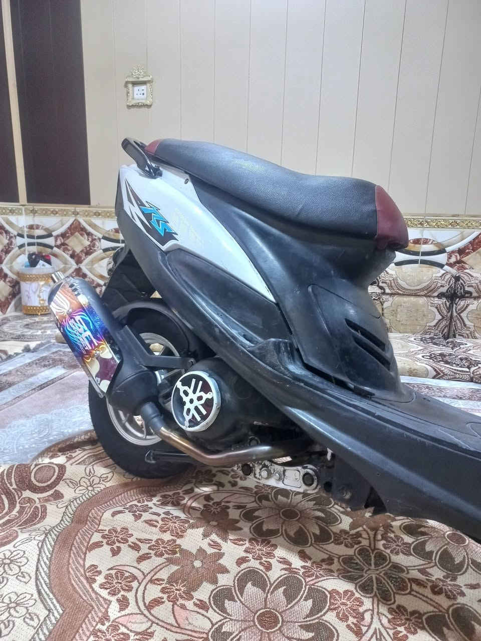سلام عليكم ماكس عدله
دراجه مفتوحه مره وحده بوشه ٥٥ 
شيال رياضي 
وياله رياضي
قبق فلاوين رياضي
دراحه كفراته مختمه
 كهربائيات كلها شغاله حته كيج بانزين
عنواني بصره زبير
سعر ٦٥٠ وبيها مجال 
رقمي ***********
