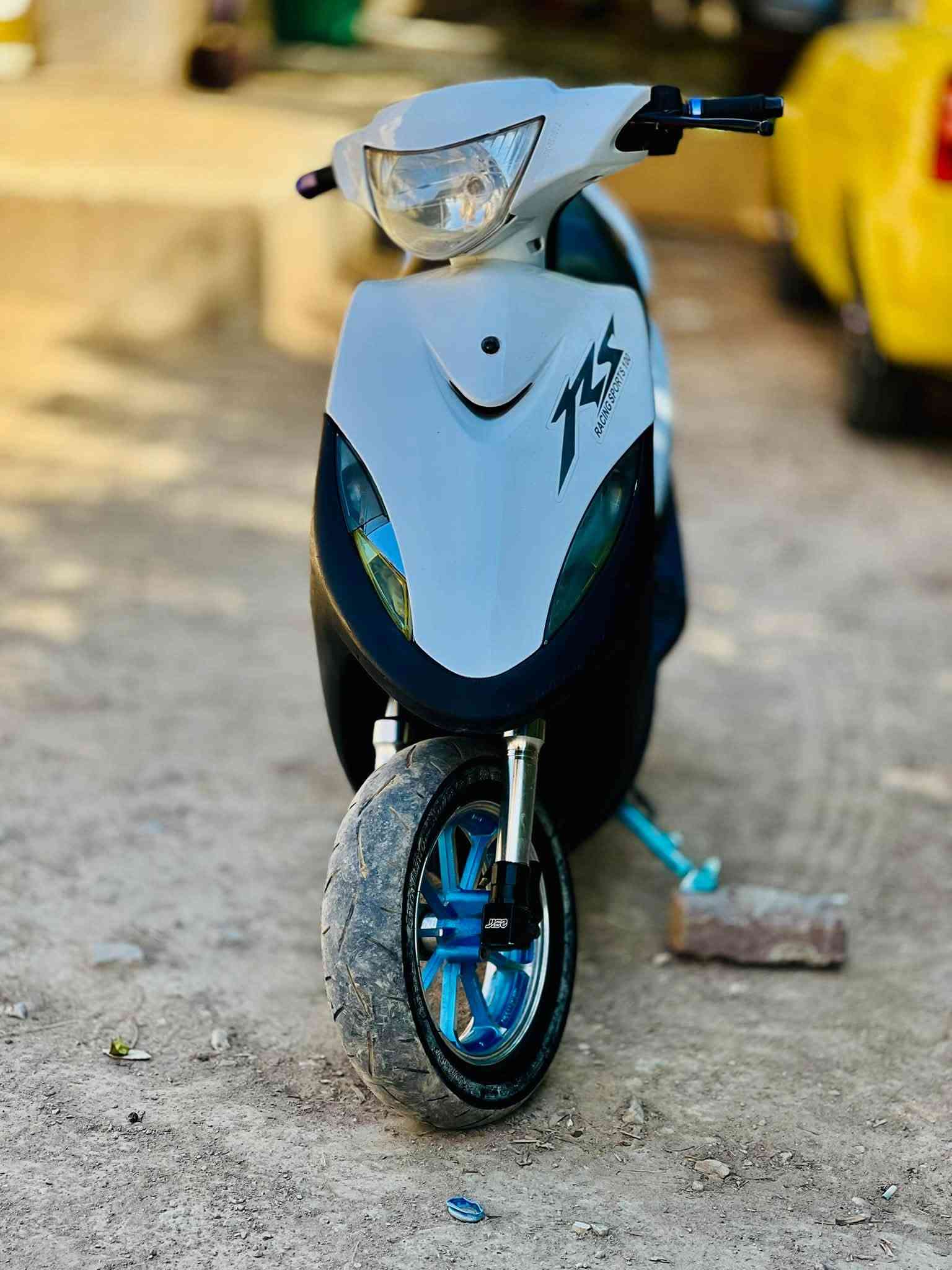 ماكس عدلة • ٤٩ • سلف