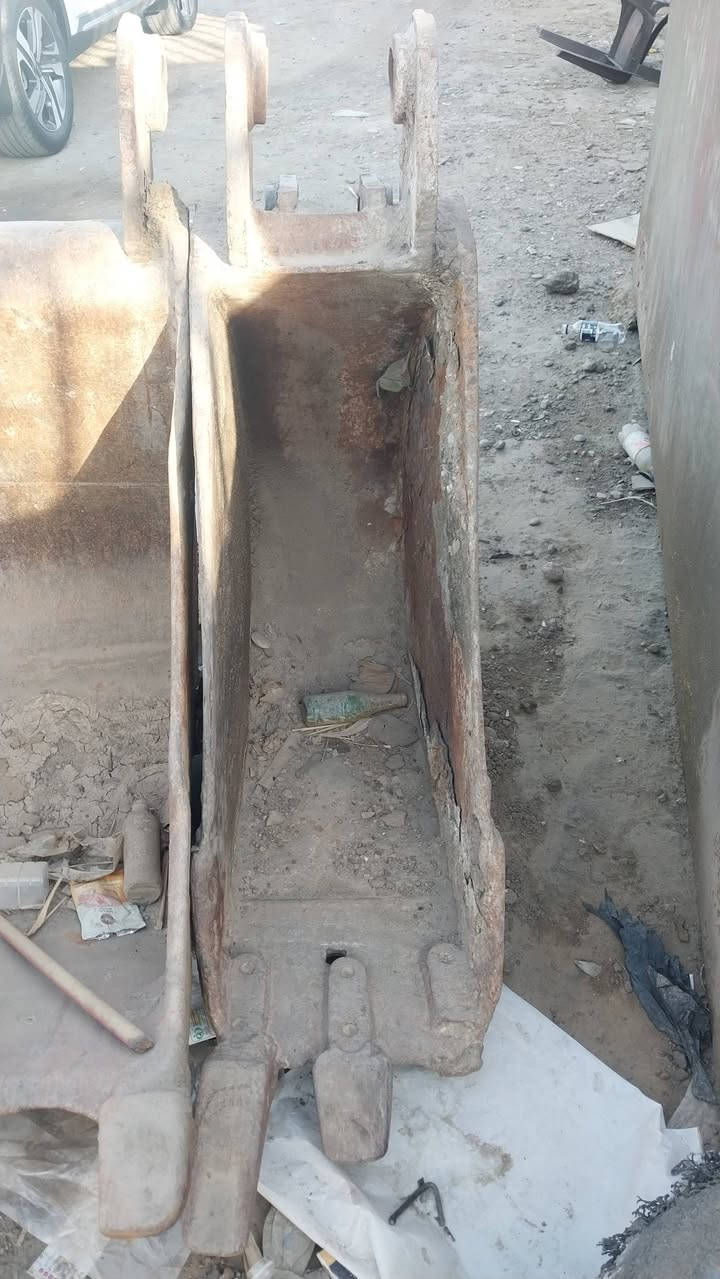 السلام عليكم للبيع كيلات 40 40 50 60 100 وجك همر (نقار) وكير بوكلن 90 للإستفسار ***********
