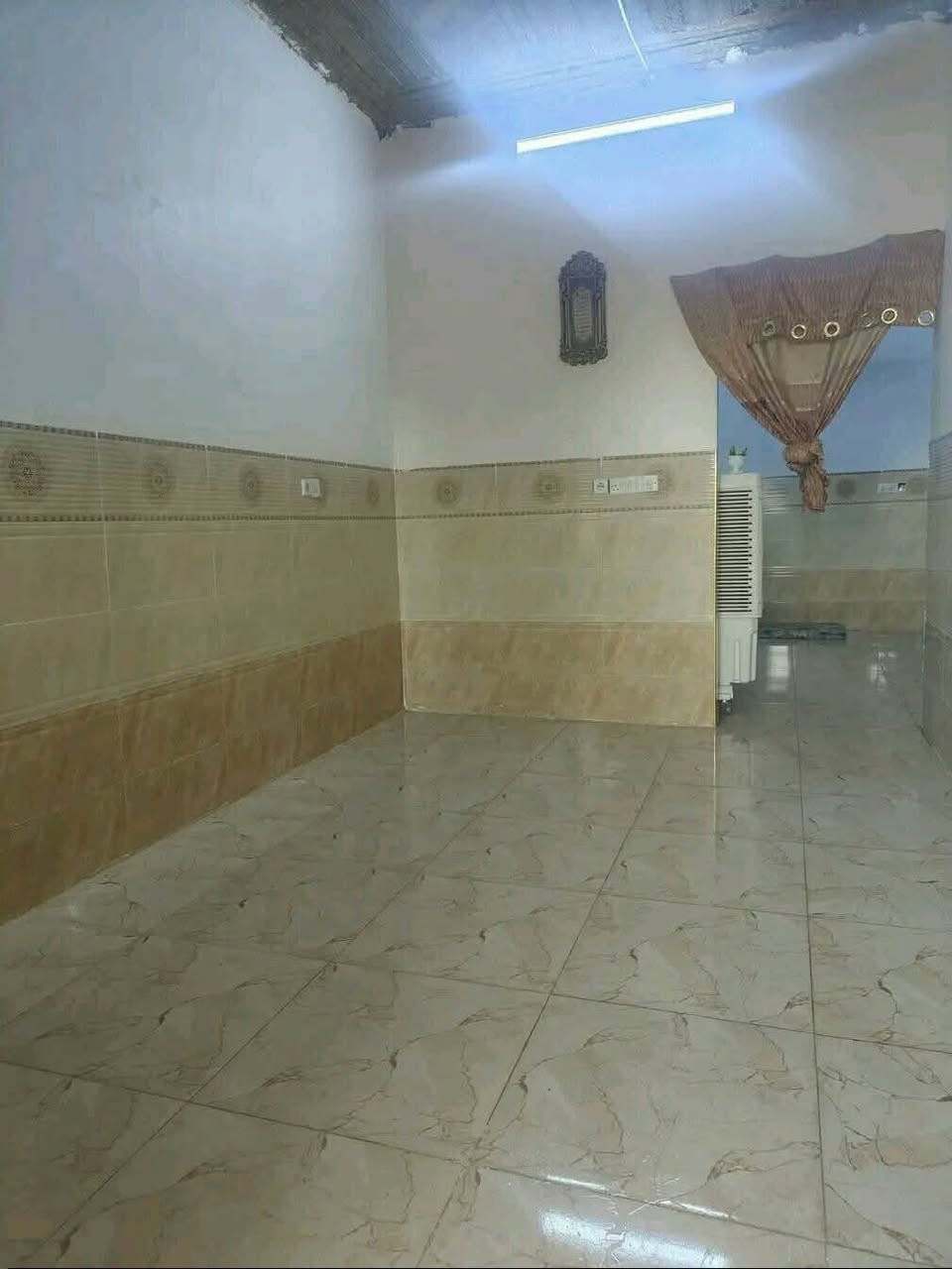 بيت للبيع كرت بلدية وطلعو كشف واوراقوكلهاكامله ومشمول بقرار التمليك المساحة مئه متر كارت بلدية قرب جامع فاطمه الزهراء وقريب من المستوصف خدمات ماء كهرباء شارع خدمات كامله السعر المطلوب خمسة وستين مليون وبيه مجال بسيط***********

نص مكتوب في الصور:
- ١١:٣٦ ٢٠٢٥/٠٧/١٦
- أدخل النص