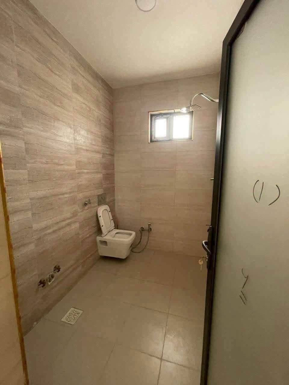 � للإيجار في السيدية — عقار مودرن مميز جدًا 🔥
فرصة مميزة للسكن الراقي ✨
🏠 مساحة 150 متر | مودرن | مدخلين

يتكون من:
🔹 4 غرف نوم
🔹 صالة وهول واسع
🔹 مطبخ
🔹 حولي
🔹 4 خدمات صحية
🔹 كراج
🔹 حديقة خلفية 🌿

💰 الإيجار: 2,000,000 دينار

📞 للاستفسار والتفاصيل تواصل معنا***********

#السيدية #إيجارات_السيدية #عقار_للإيجار #بيت_للإيجار #عقارات_بغداد

