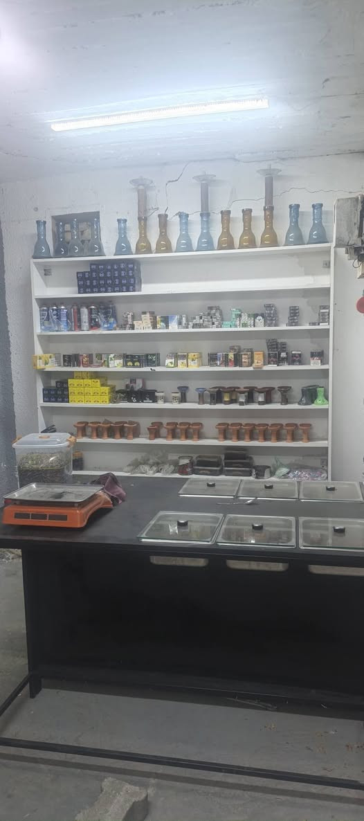 ‏🛑 أعلان
محلات للبيع 
مع الغراض شلع والشغل خير من الله (سبب البيع عدم التفرغ) 
‏☎️ للاستفسار اتصل ***********
