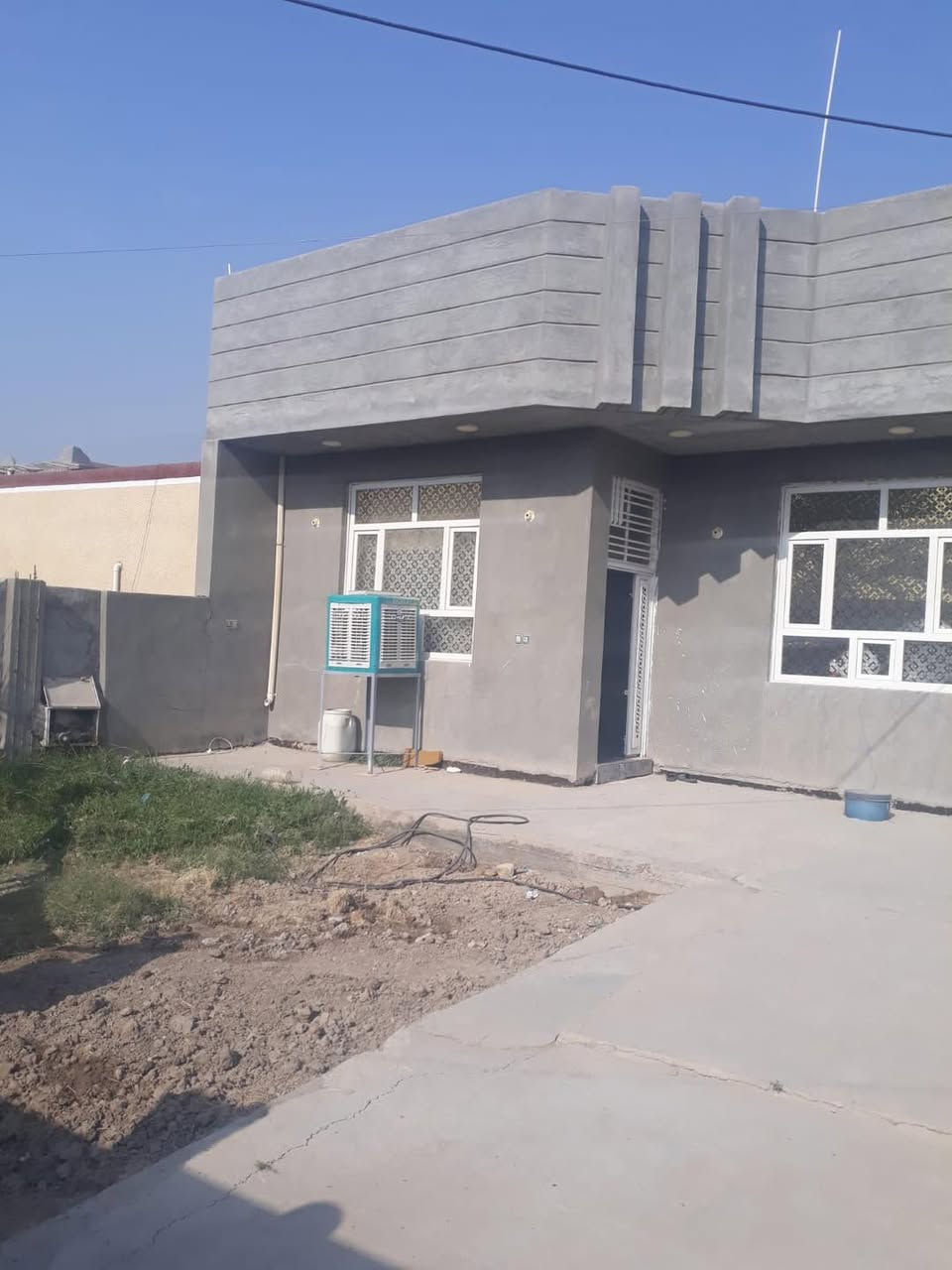 🏠 / دار للبيع مساحة ٣٣٥م طابو زراعي سند ٢٥

البناء يحتوي على مطبخ . هول . أستقبال . غرفتين . مجمع صحي داخلي و خارجي. كراج . حديقة 

الموقع🌏 / البو حمير/يبعد عن الشارع العام مال البو حمير 30م

للأستفسار مراسلة الصفحة او الاتصال على الأرقام التالية 
***********
***********

