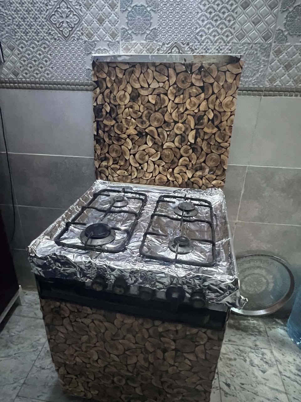 من رخصة الادمن  عندي طباخ للبيع نظيف وشغال كل العيون والفرن مابية اي ضرر السعر 125000وبية مجال جسر ديالى القديم  شارع  الحدادين مقابل عمارة الدفاعي للاستفسار على  الرقم ***********واتساب
