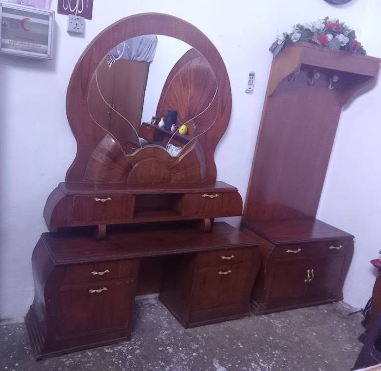 ملاحق للبيع السعر 125 الف وبي مجال العنوان موصل حي الجزائر للتواصل على الرقم ***********
