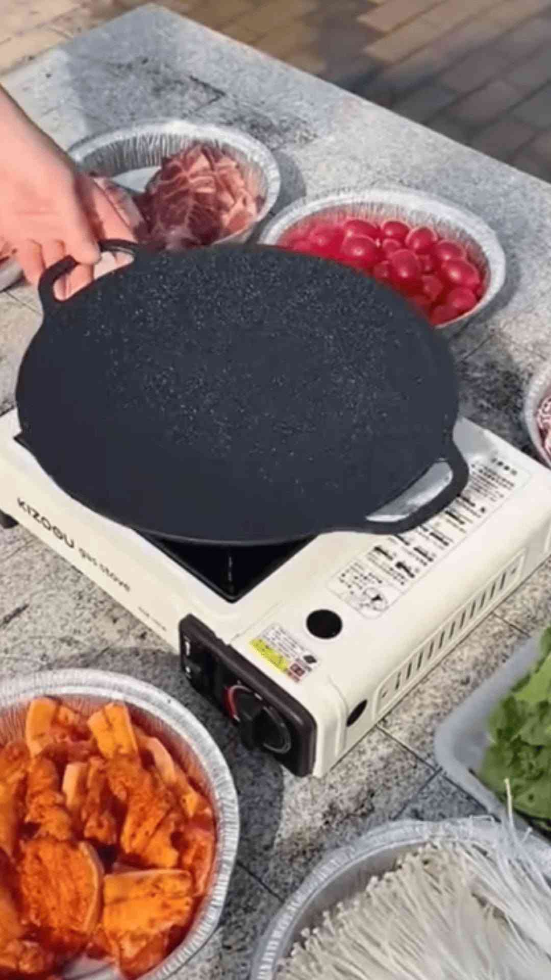 طباخ غازي سفري محمول

الاستخدامات

مثالي للرحلات، التخييم، الصيد، الشاليهات، والنزهات الخارجية.

مناسب للطهي في الحدائق أو أثناء انقطاع الكهرباء في المنزل.

يمكن استخدامه لتسخين الماء أو تحضير الطعام السريع في أي مكان.

المميزات

تصميم مدمج وخفيف الوزن يسهل حمله بفضل الحقيبة البلاستيكية الصلبة.

اشتعال إلكتروني تلقائي لتشغيل آمن وسريع بدون أعواد ثقاب.

تحكم بدرجة اللهب عبر مفتاح دوّار لتعديل الحرارة حسب الحاجة.

مخرج غاز مزدوج يمكن توصيله بأسطوانة غاز خارجية أو استخدامه مع علبة غاز صغيرة.

مزوّد بصمام أمان يمنع تسرب الغاز عند فك الأسطوانة أو انقطاع الاتصال.

سطح مقاوم للحرارة مع قاعدة معدنية متينة تدعم القدور والمقالي حتى أثناء الطهي الطويل.

كفاءة تسخين عالية بقدرة تصل إلى 12000 BTUH، مما يوفّر طاقة قوية وسريعة الطبخ.

مواد عالية الجودة تمنح المنتج متانة واستقرارًا على مختلف الأسطح.

أمان إضافي عبر قفل ميكانيكي للأسطوانة يمنع التشغيل الخاطئ.

محتويات الصندوق

طباخ غاز محمول.

وصلة نحاسية للتوصيل مع أسطوانة الغاز الخارجية.

دليل استخدام ورسومات توضيحية لخطوات التركيب الآمن.

حقيبة حمل صلبة مزوّدة بمقبض للإغلاق والنقل.

الملاحظات

يستخدم فقط في الأماكن المفتوحة أو جيدة التهوية.

لا يُستخدم قرب المواد القابلة للاشتعال.

يُفضّل تنظيفه بعد كل استخدام للحفاظ على الأداء الأمثل.

يُمنع تشغيله أثناء الحركة أو الميلان لتجنب تسرب الغاز.

متوافق مع عبوات الغاز القياسية من نوع Butane Gas Canister 220g أو أسطوانات الغاز المنزلية عبر الوصلة المرفقة.

القياسات:

قياس العلبة:

الطول 34سم  العرض 32سم  الارتفاع 9سم.

قياس المنتج:

الطول 33سم  العرض 26 سم  الارتفاع 11سم.السعر 20,000الستفسار واتساب ***********

نص مكتوب في الصور:
- PORTABLE BUTANE GAS STOVE