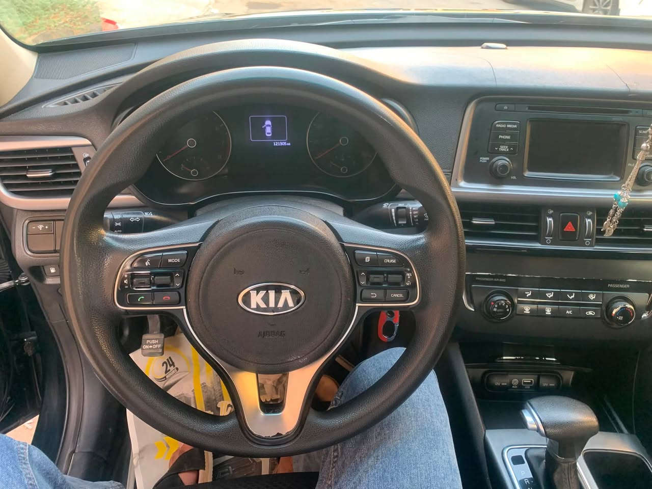 السلام عليكم Kia optimo محرك 2400 مواصفات LX موديل 2016 رقم جديد وسنويه جديده مكينه مفتوحه معلي كازكيت بضمان بدون نقطه ادوانز حته بل عادي  تبريد ثلج كهربائيات كله كامله كامره خلفيه مضخم صوت دسك امامي خلفي نظام ABS تخم تاير صدر نضيف مقاعد قماش بلادي غرفته جديده حادث السياره ناشره بدون تبديل وهنا بابتين صبغ  كله ليبل واحد مكاني حي الجهاد السعر 93 وبيه مجال للاستفسار ***********
