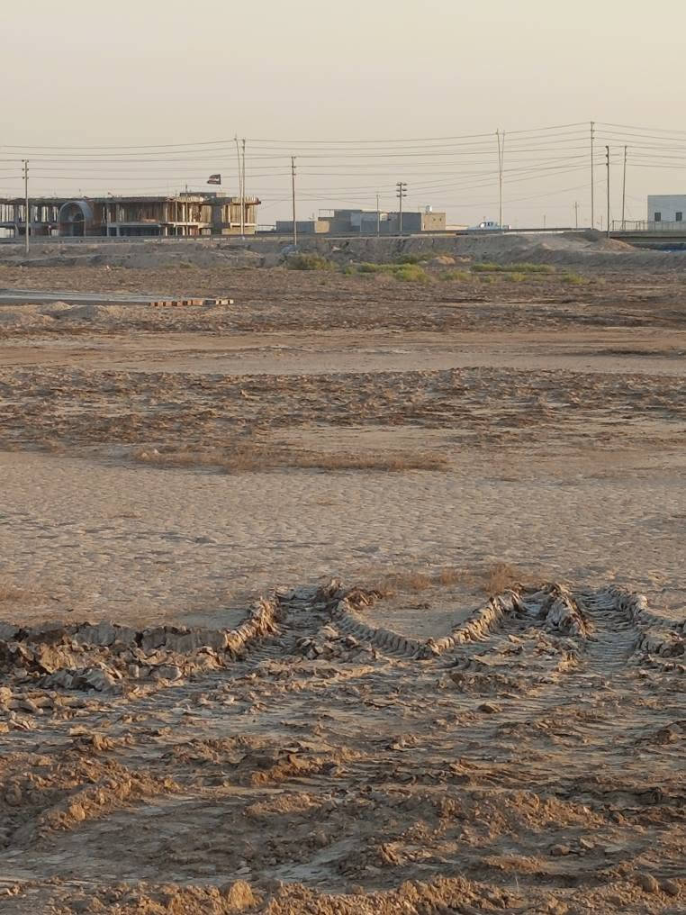 للبيع: قطع أراضٍ سكنية متميزة (مساحة 200 متر)
​
​
​نوع الملكية: طابو ملك صرف زراعي عراقي نموذج

 (25)) 
الموقع.. التنومة تبعد 2كيلو عن مدينه النرجس السكنية بأتجاه الشلامجه

​الشوارع: متوفر قطع على شارع (10 متر) وقطع ع 

شارع 20 متر   وقطع ع شارع 50 متر 

​الخدمات  

​ ماء وكهرباء.
​تبليط 
​ إنارة 
​

​

للأستفسار 

*********** البصرة, العراق
