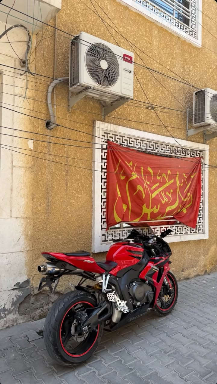 مراوس مرقم بطح فقط
السلام عليكم // للمرواس بطح مرقم حسب القناعه//
بطح cbr 1000rr دراجه ستوك كلشي ما مزود بيها موديل 2007 ماشيه بس 40الف بيها نضام GPS انته تفعله على أيدك مخفي وبيها نضام كامرات امامي وخلفي داش كام والنضام موجود هم كفرات جديده اصليه ماكو شخط بيها عليها اكزوز رياضي كاربون فايبر طلاء وعندي اكزوز كاتم هم مري باتمان بيها 4 قطع كاربون فايبر وملحقات وياها هم لايت زنون عالي ناصي نضافه 95% كفاله عامه دهن موتول جديد مي زيتي اخضر كفاله كير ومكينه بلادد بيها مكاتبه ومنافيست ما مدفوع كمرك (مرواس مرقم حسب القناعه بطح) تواصل خاص أو على الرقم *********** فقط رقم 
أو مراسله خاص
