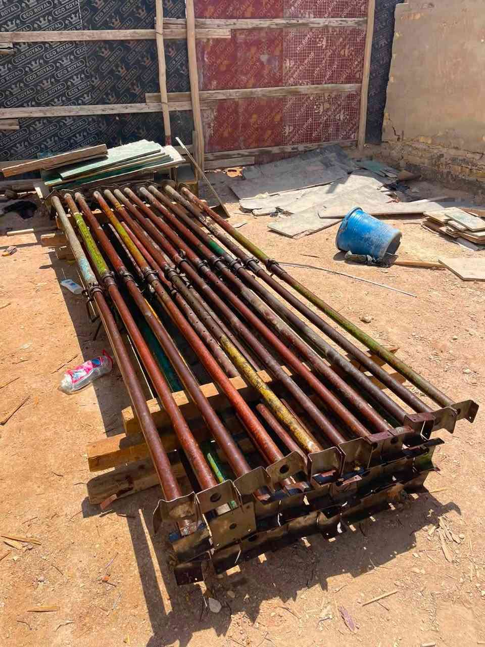 جكات عجمان 4متر +جكات 5متر حاضن /سعر مناسب/***********
