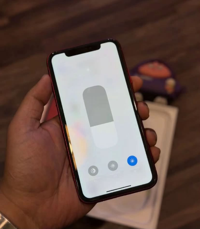 آيفون XR • ١٢٨ • بطارية ٧٦٪