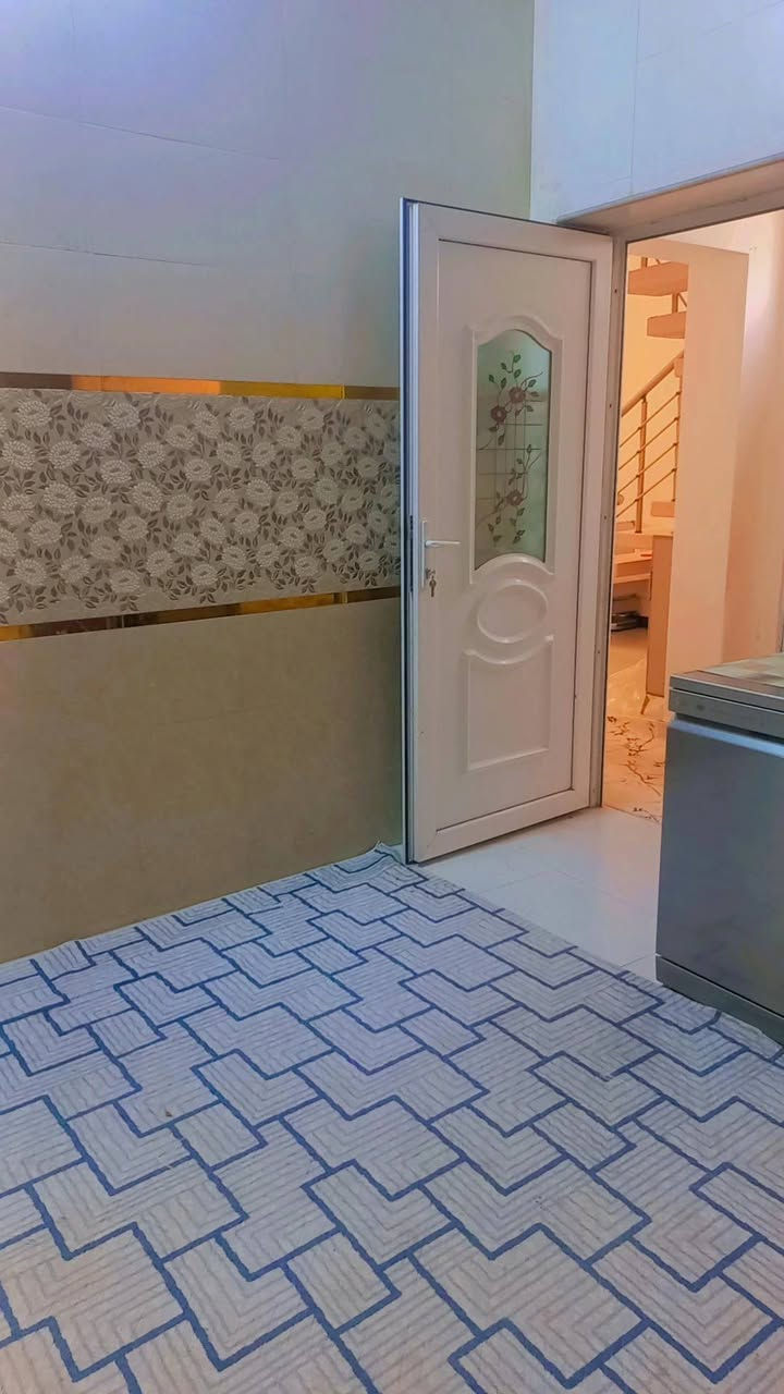 🏠 دار للبيع في الكوفة – حي ميسان
📍 موقع متميز: حي ميسان، شارع مجمع جوهرة العرب 
📜 طابو زراعي – سند 25 – مشمول بقرار 320
🔹 مساحة الدار: ٢٤٢ م²
🔹 سنة البناء: ٢٠١٨
🔹 البناء: درجة أولى، طابوق + هيكل كونكريت
🔹 عدد الغرف: غرفتان
🔹 استقبال
🔹 صالة
🔹 مطبخ
🔹 حمامات عدد ٢
🔹 حديقة بمساحة 50 م²
🔹 واجهة الدار مقابل شارع فرعي ويبعد عن الشارع العام ٣٥٠ متر 
📞 للتواصل والاستفسار:
***********
#دار_للبيع #الكوفة #حي_ميسان #عقارات_الكوفة #بيوت_للبيع #عقارات_النجف
