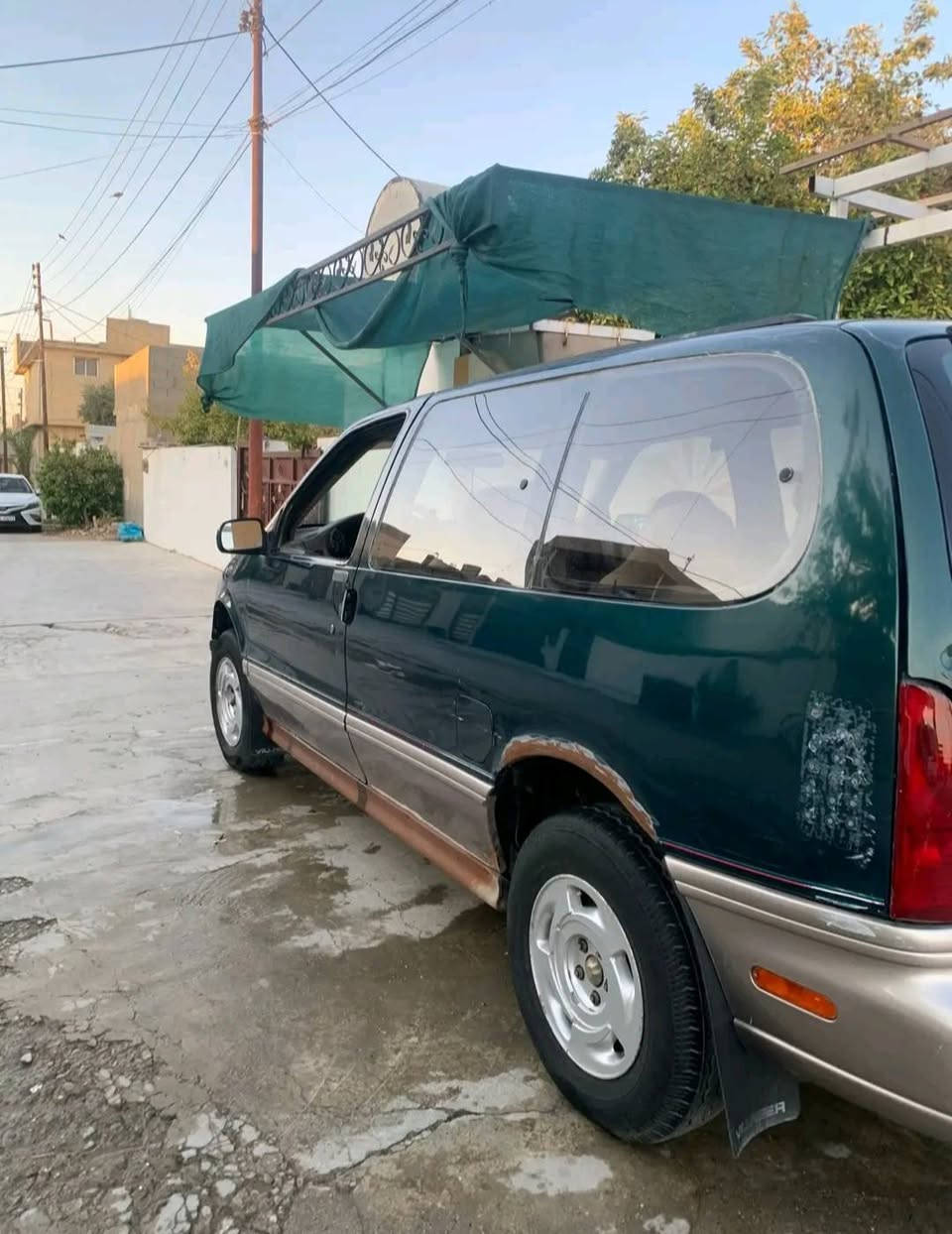 بەناوی خودای گەورە سەیارەی جۆری فۆڕت میرکوری  بۆفرۆشتن مۆدێل 1995 گێڕو مەکینەی کامیری لەسەرەبێ عەیبە سەیارەکە سبوغی بیلادیە کاڵبوونەوەی نییە دەعم و لێدراوی نییە کۆبۆنی بەنزینی  هەیه  سێ ڕیزکوشینە سەنەوی15ڕۆژە بەسەرچووە  سەیارەکە گێڕتۆماتیکە و سڵایتە و دووجامی پێشەوەی کارەباییە ڕادێتەری ئەڤەلۆنی لەسەرە  سەیارەکە بێ عەیبەماڵی دۆستە سعری ۳۳ وەرەقە و مەجال ژمارەی خاوەنی (***********)واتس ئاپی لەسەرە سەیارەکە لەکەرکوکە أربيل, العراق
