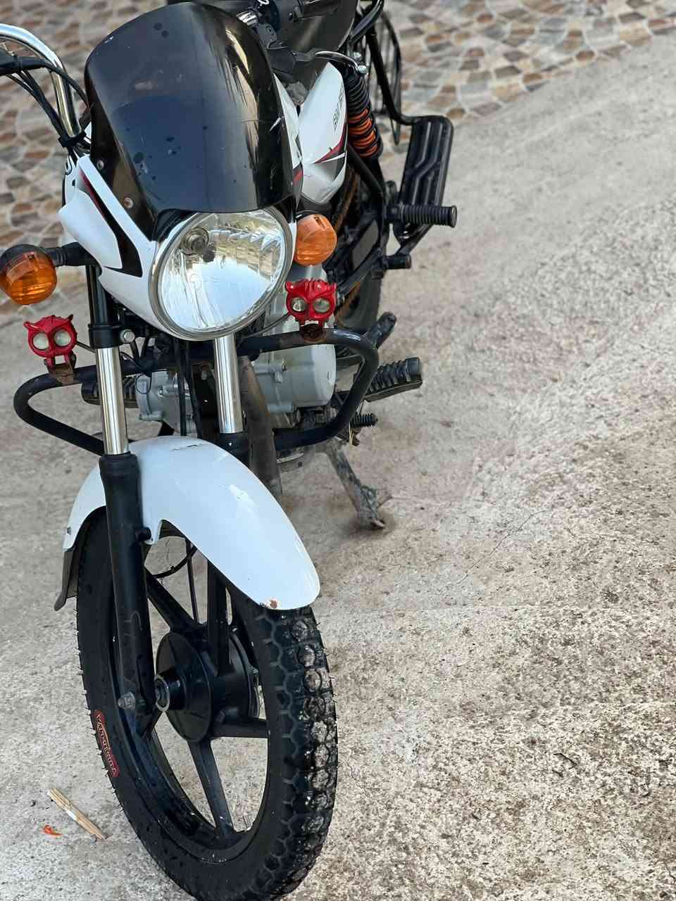 سلام عليكم  دراجه بوكسر هندي للبيع موديل 21 كفاله عامه مكان كود حي الجهاد شراي بخير ويدلل ***********//***********

