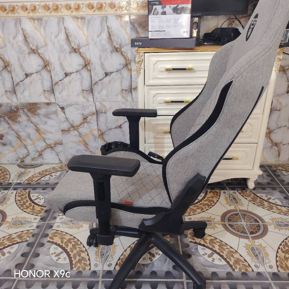 سلام عليكم يولد عدي كرسي فانتك اعلا فئة قماش اريد ابيعة سبب البيع بعت pc
سعرة بالموقع الرسمي 260.000
اني ابيع الك 190.000 ااستعمال 5اشهر ننضيف  كلش  والصور كدامكم ومخداتة موجودة وتوصيل عدي
يولد هاذة هاذا قماش مو قديفة يعني ماتعرك من تكعد علية فترات طويلة ومناسب للطوال
*********** اتصال أو وتساب