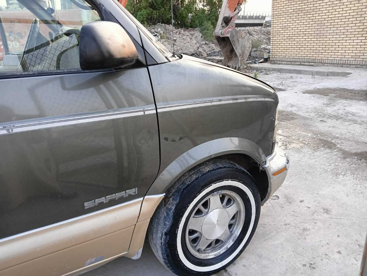للبيع GMC Safari – فان عائلي واسع وعملي
🔹 النوع: GMC Safari
🔹 اللون: رصاصي
🔹 التسجيل: خصوصي
🔹 الموقع: البصرة
🔹 السنوية: سارية لغاية 2028
🔹 التبريد: عاطل ويحتاج تصليح
🔹 السيارة مستعملة وبها آثار استخدام
🔹 المعاينة والفحص متاحان للجادين
💰 السعر: [يُحدد]
📞 للتواصل: ***********
البيع للجادين فقط، والفحص خير دليل على حالة السيارة.
