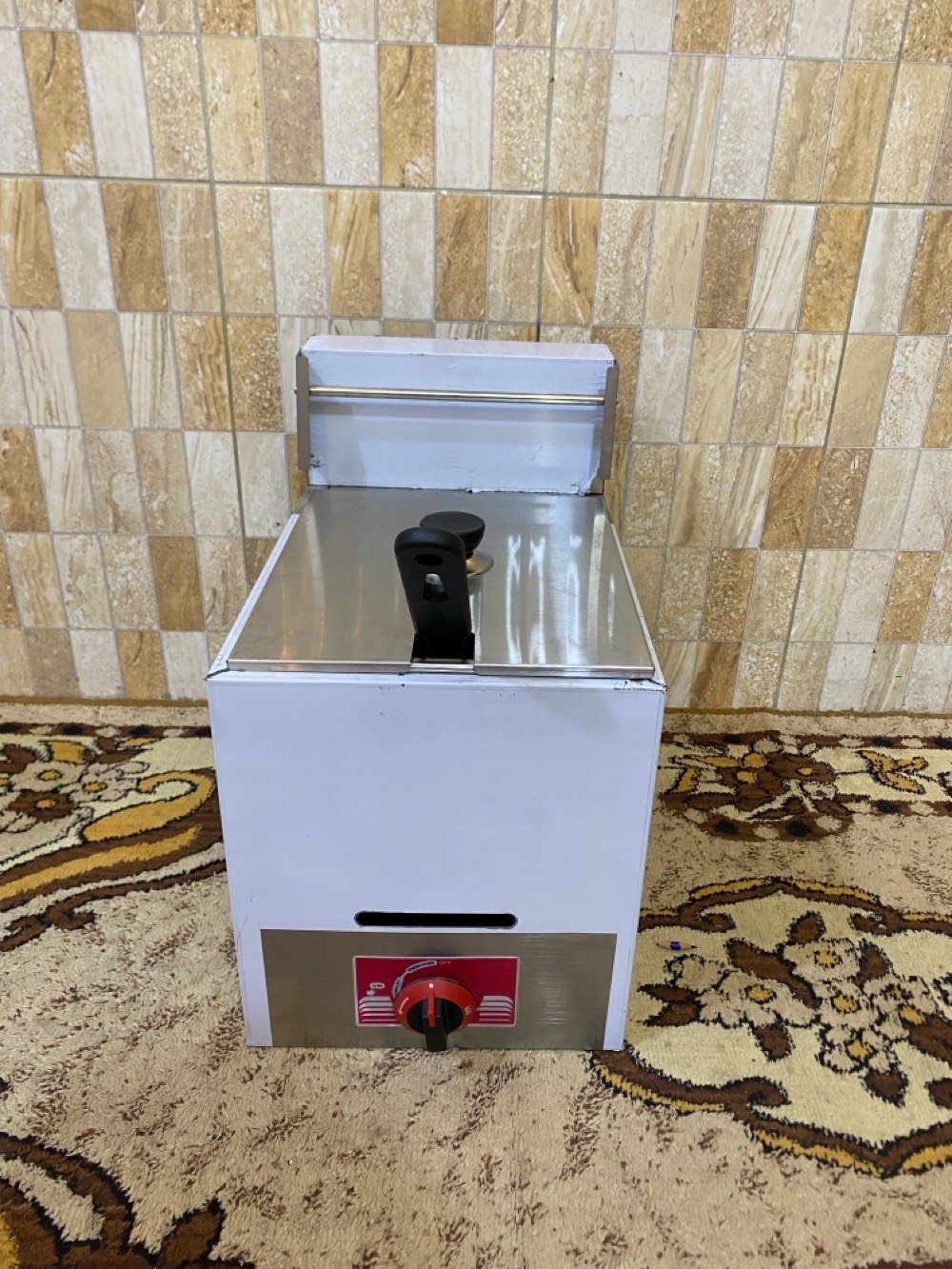 قلايه غاز للفنكر والمقليات جديده غير مستخدمه ابدا تفييد اهل المطاعم والمشاريع للتواصل ***********