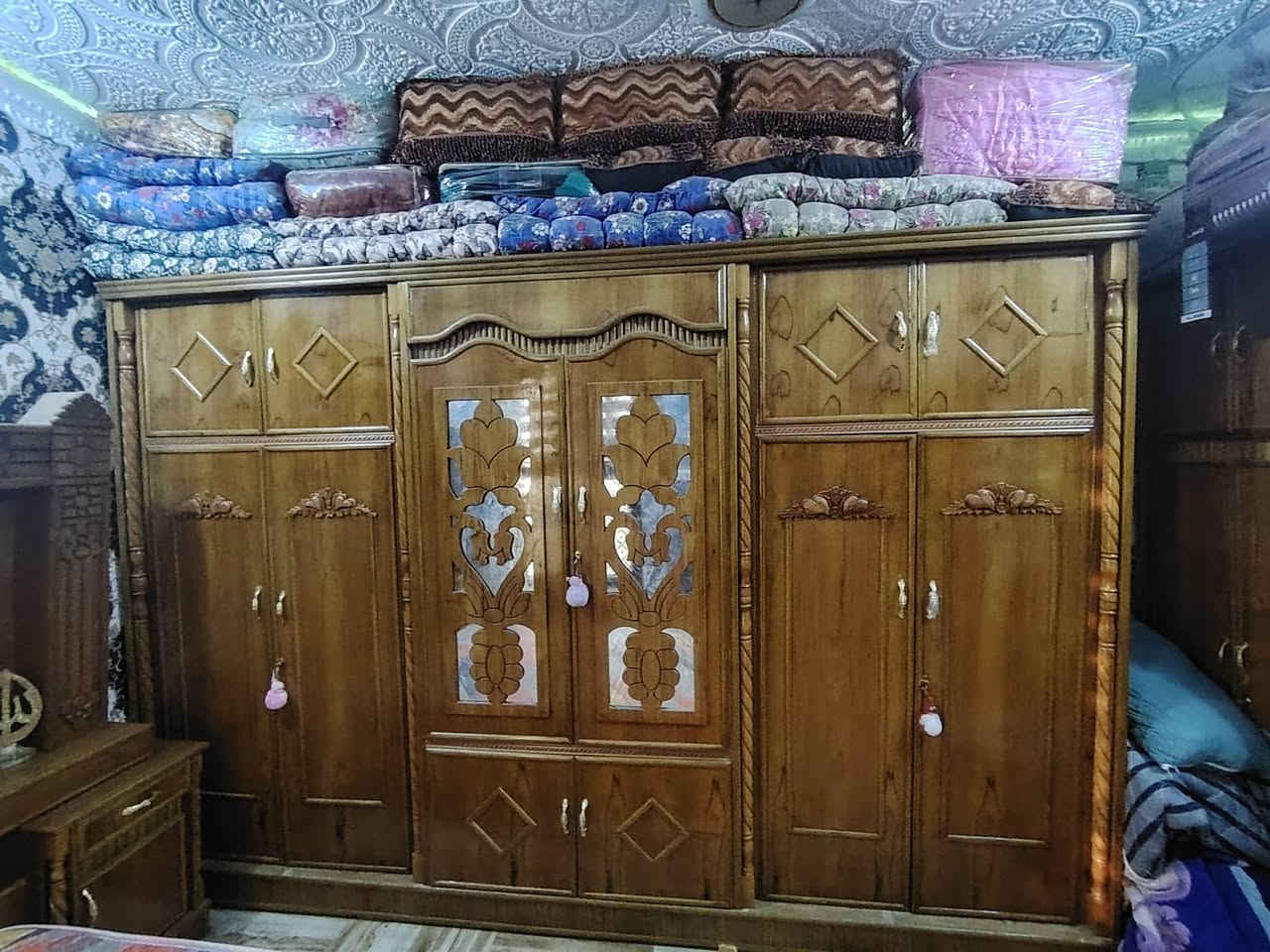 غرفه للبيع تزكام طابقين بعده جديدة للتواصل ولستفسار خاص او الأتصال ***********
