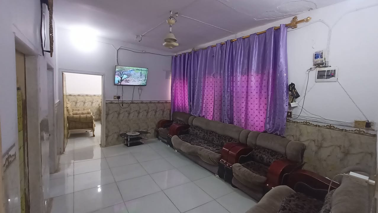 🏡 بيت للبيع في موقع مميز – الحلة
فرصة مميزة للسكن والاستثمار ✨
بيت بمساحة 200 متر مربع، طابو صرف، مكوّن من طابقين

🔹 تفاصيل العقار:
• استقبال واسع
• كندور
• اربع غرف نوم
• مطبخ
• حمام داخلي
• حمام خارجي وصحيات خارجية
 
📍 الموقع: الحلة – شارع 60 – خلف دائرة النفط

📞 للاستفسار والتواصل:
***********
