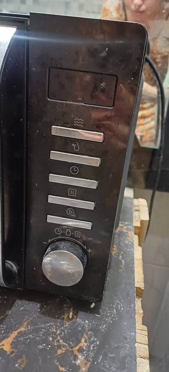 مايكرو وقلايه هوائيه جديدات ثنينهن ب ٣٠٠
