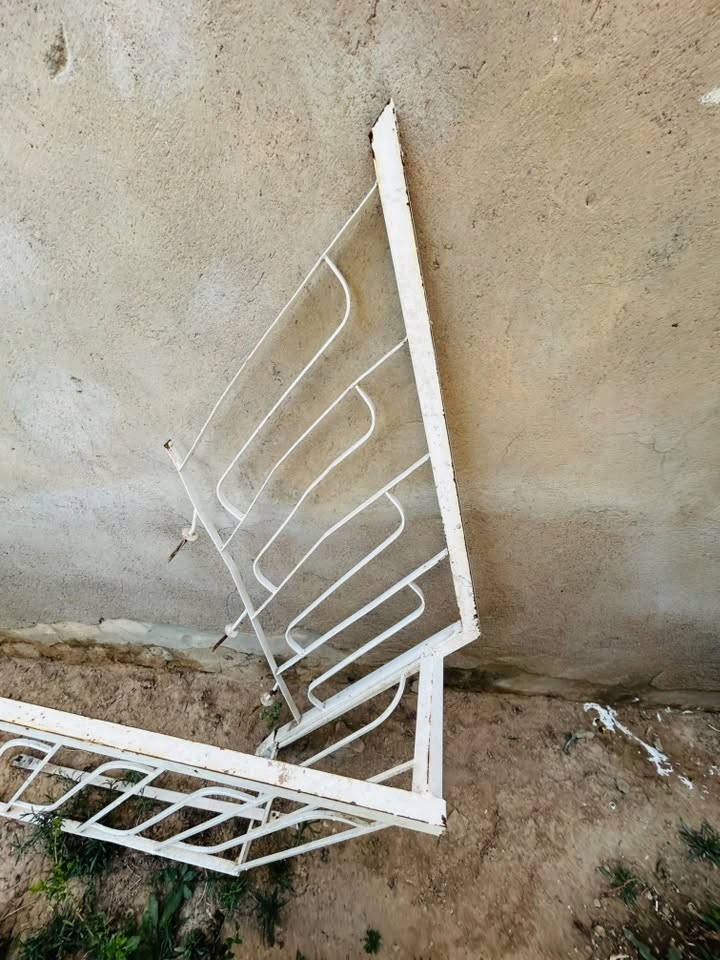 سلام عليكم اخوان 
محجر ٦متر والصفحه الثانيه ٢ متر للبيع للبيع نضيف لا زنجار ولا شي وحديد ثقيل شغل درجه أولى للأستفسار
***********
