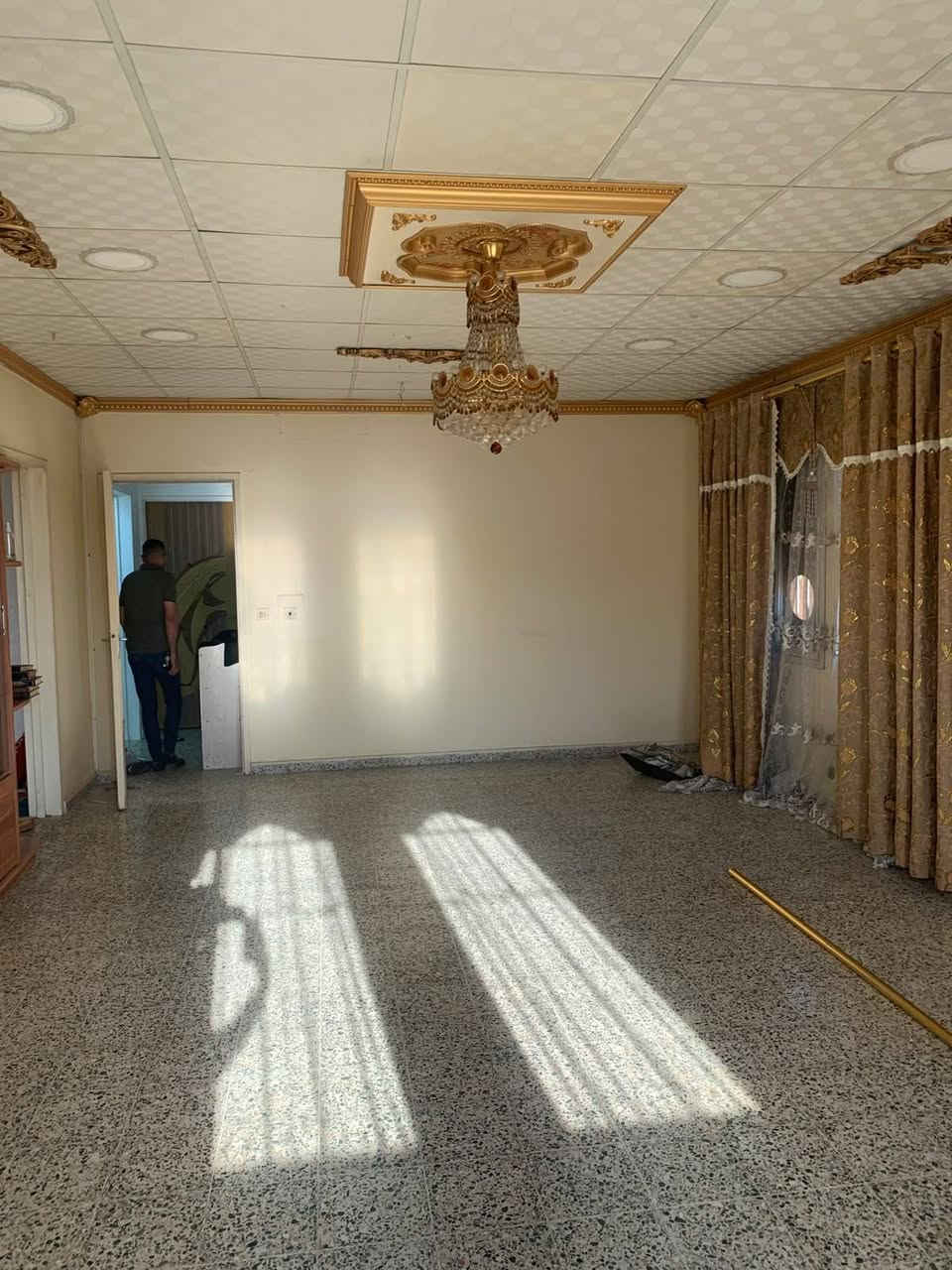 🏡 دار طابو للبيع في دوميز – حي الضباط
فرصة مميزة للسكن والاستثمار، دار بمساحة 400 متر، طابق ونصف، موقع استراتيجي على الشارع العام.
💰سعر كلش مناسب ٣٠٠ مليون 😍🔥
✨ مواصفات الدار:
نظام تبريد مركزي (دكت سبلت).
حديقة واسعة.
كراج للسيارة.
غرفة استقبال.
صالة داخلية.
مطبخ حار ومطبخ بارد.
3 غرف نوم:
غرفتان في الطابق الأول.
غرفة في الطابق الثاني.
مجاميع صحية في الطابقين الأول والثاني.
📍 الموقع: دوميز – حي الضباط.
📞 للحجز والاستفسار: ***********
🏢 مراجعة مكتب يونس خضر للعقار
عنوان المكتب دوميز مقابل المركز الصحي

