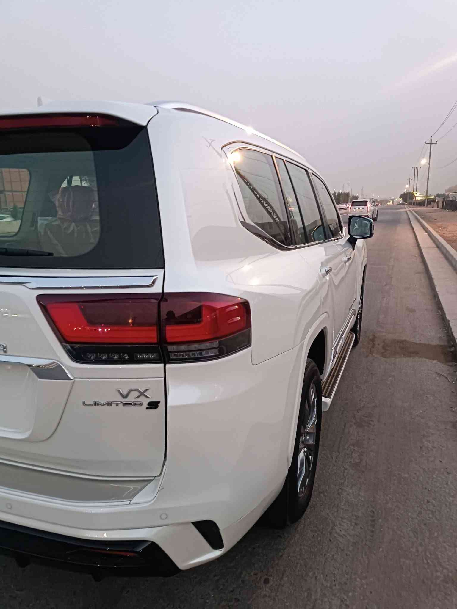 لاندكروز VX • كاميرات 360 • ماشي ٢٦ الف