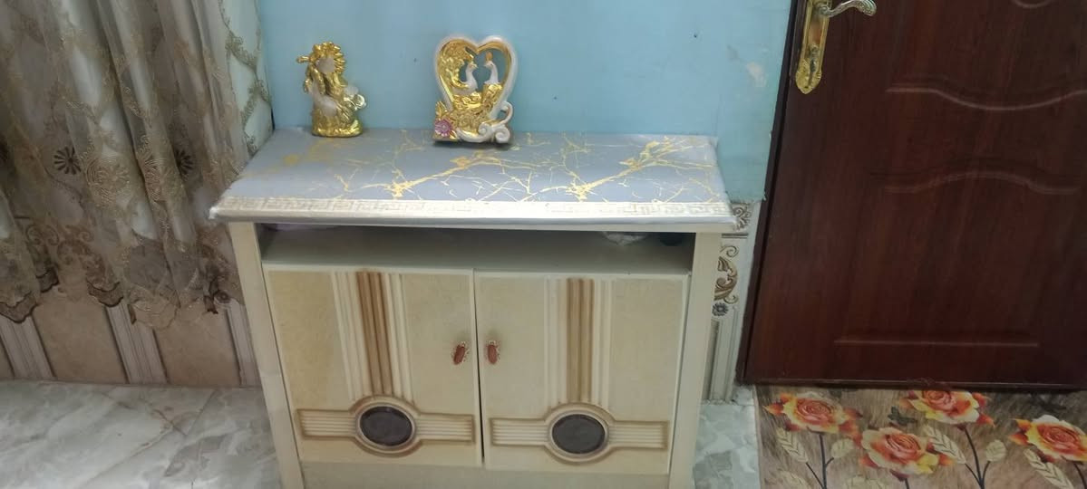سلام عليكم غرفه للبيع نضيفه بشكل مصارله هواي من اخذته قويه + اناره كنتور قاطين للستفسار اتصال او واتساب ع فيس ممتواجد *********** السعر مليون و150

