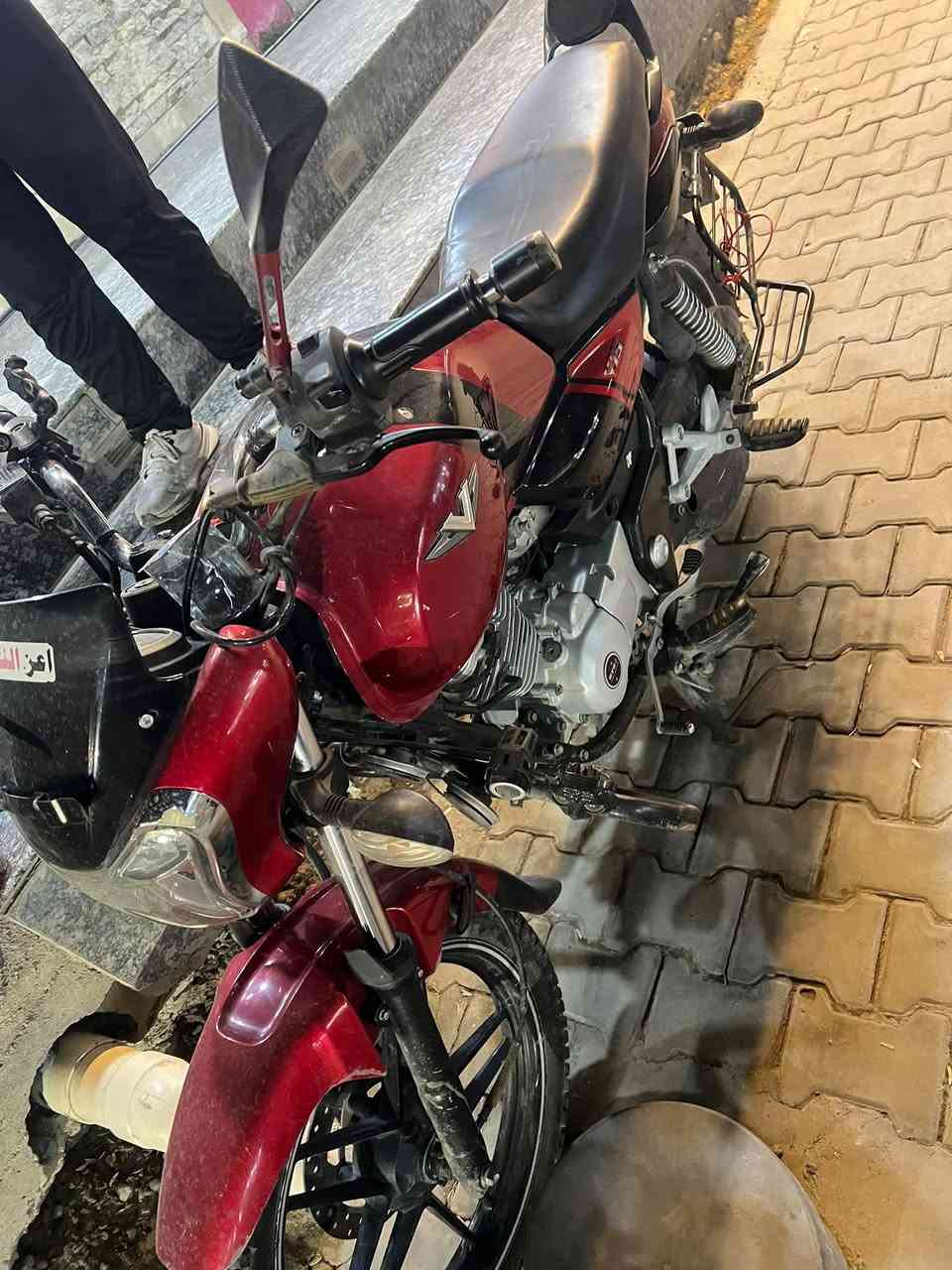 باجاج v15 • نضيف • قفاز
