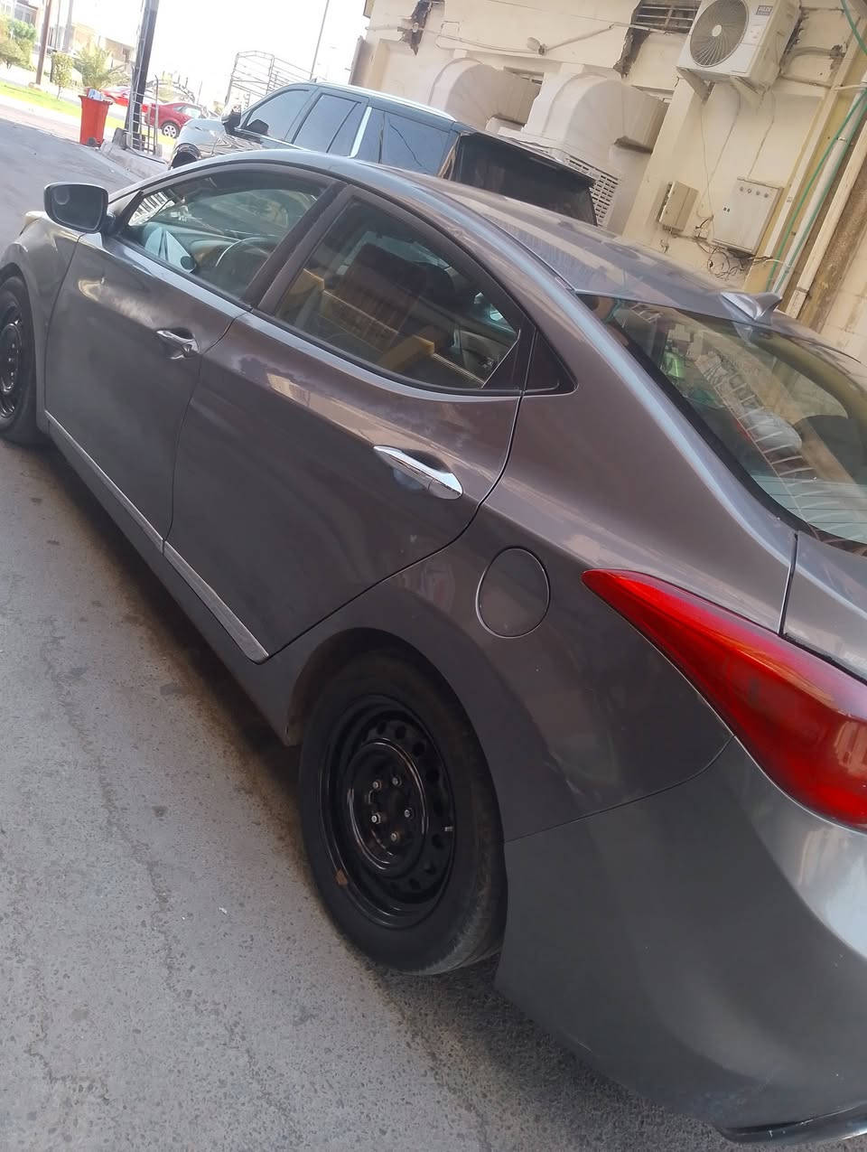 النترا 2012امريكي دوش 1800بيها جاملغ مبدل وباب ونص كلير وبي شويه جراد السيارة كلها لييل واحد مكينه وكير ممتاز وتبريد ثلج منضومه جديدة السيارة بس يرادلها شويه الصدر الامامي والسياره بأسمي بغداد عارضها ب89وبيها مجال قليل للاستفسار الاتصال بالرقم***********
