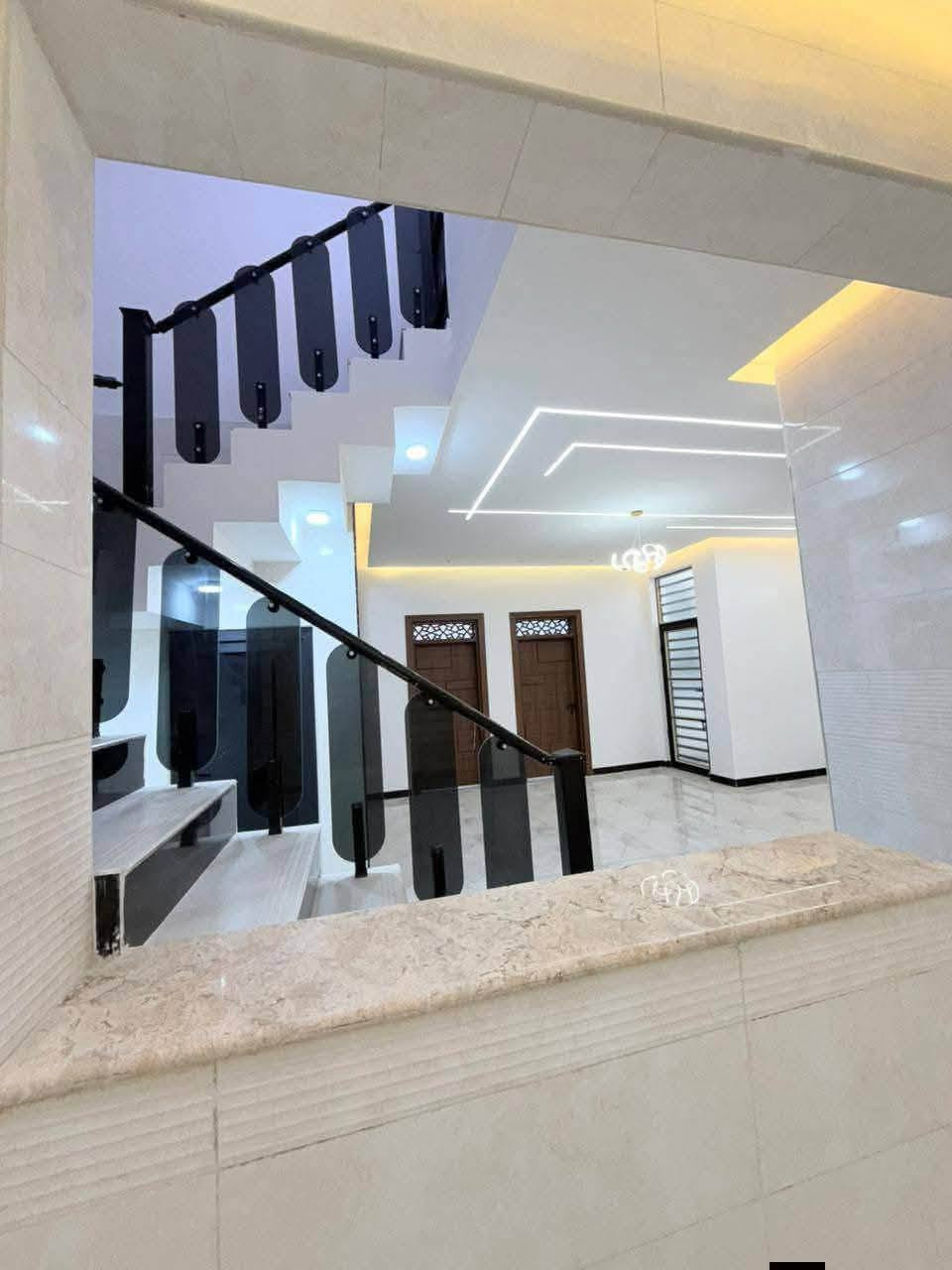 دار للبيع 🏡
 شغل نضام تركي كلش مرتب👌🏻بناء جناي 
150 متر   #سند_25 طابو زراعي اقرار محكمه 
بسعر 65مليون #قابل_للتفاوض

غرفه 2/صاله /مطبخ/صحيات 3/استقبال
كراج كبير/مكشوفه عدد 2
ماء/كهرباء/سوق/مدارس/تبليط #عرض_15

#ملاحضه_قرب_100م_للشارع_في_الخط_ألاول

الموقع 🏡 نجف/شارع الصب عمود 327
للتواصل
‏‪***********
