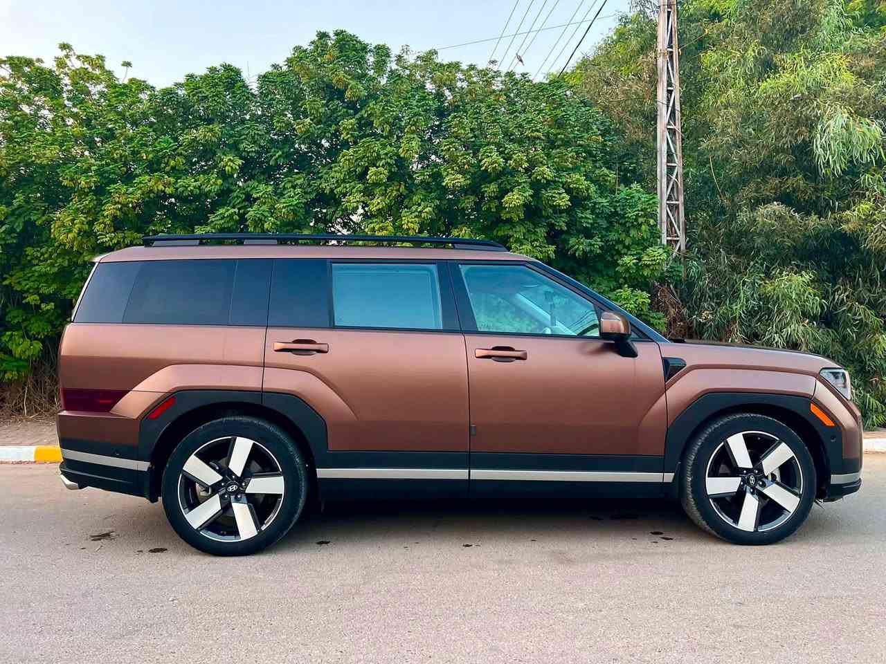 سنتافي  24  Limited
اللون برونزي طاقي brown mate
مواصفات : 
سبعة راكب رقم بغداد 
اوتو بارك 
اوتو هولد 
محرك smart stream turbo 2.500 
نظام تعقيم في الدشبول UV-C
شحن لاسلكي سريع 
5 كاميرات نظام رؤية 360 درجة 
سياقة ذاتية ذكية 
تحذير نقطة عمياء 
تحذير تصادم امامي 
كشنات جلد ( تبريد + تدفئة ) 
بصمة وتشغيل عن بعد 
ويل سبورت رياضي 
اضاءة LED light دشبول و دواخل 
الضرر قطعتين فقط ( بنيد تبديل + بارد ٥ شبر بالباب ) 

السعر : 240 ورقة 
***********

