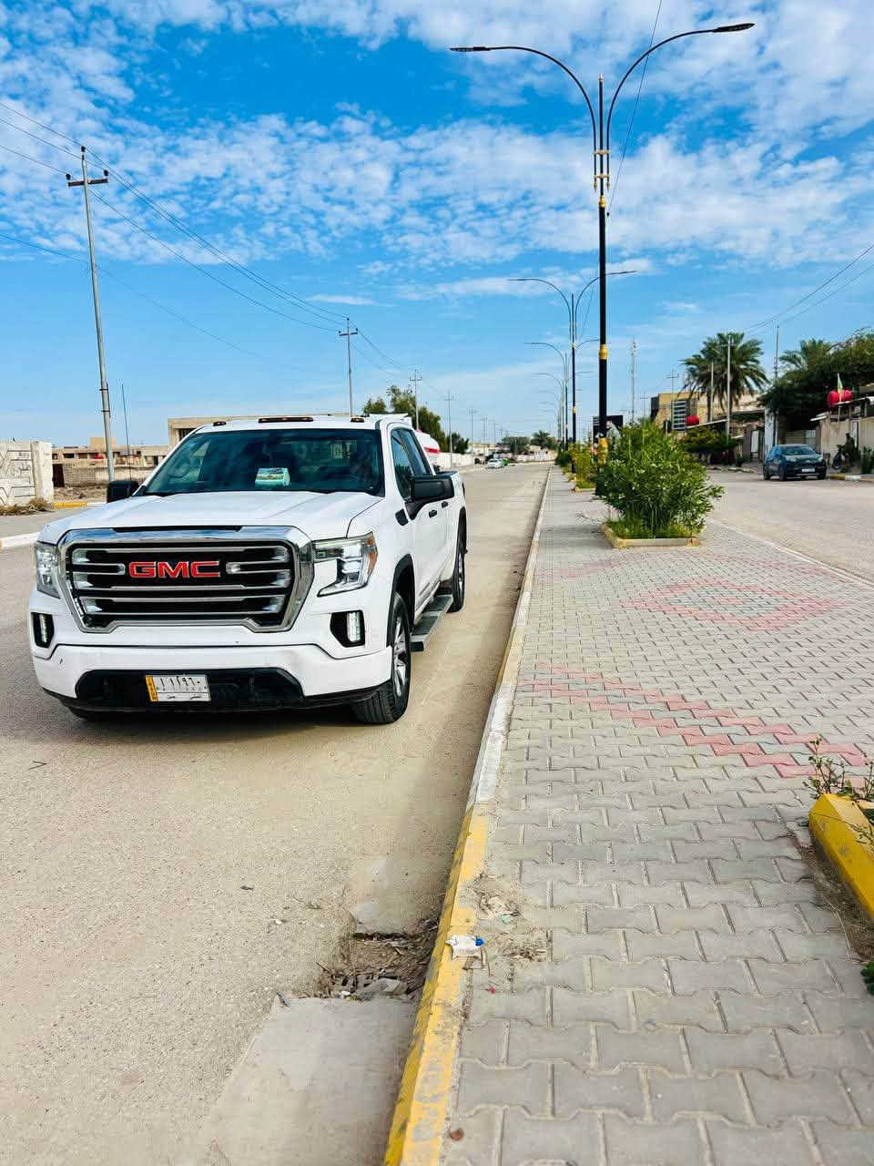 السلام علیکم
للبيع أو مراوس جمس سيرا GMC Sierra)

موديل 2021 مكينه وكير كفاله مكينه v8

كشافات ضباب أمامية ويلز (رنغات) ألمنيوم أصلية دواسات جانبية أضواء سقف أعلى

نظام الدفع : 4x4 دواخل عسلي جلد تخم تایر جدید سيارة جاهزة من كلشي

*********** رقم
