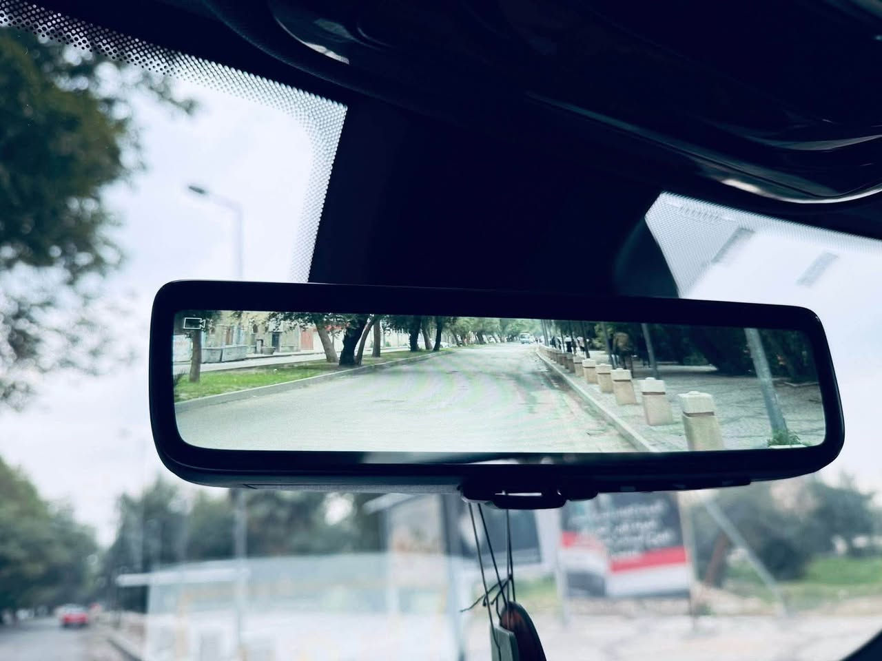 جيب كراند شيروكي اوفرلاند
الموديل : 2023

المحرك:V6, 3.6L.

السياره : 5 راكب المرغوب

رقم بغداد بسمي تحويل ثاني يوم

المواصفات : فول 1/1

* دفع رباعي 4x4.

* نظام تعليق هوائي (جكات). 

* قيادة ذاتية عند المنعطفات.

* رادار امامي مع مانع تصادم. 

* تحذير الخروج عن المسار. 

* مستشعر نوم السائق مع نظام التوقف الآلي. 

* تحذير النقطة عمياء  .

* نظام تحذير عند التقاطعات. 

* نظام تحذير عند تجاوز السرعة المحددة. 

* إنارة محيطية خمس الوان. 

* شاحن موبايل وايرلس. 

* تعديل وضعيات مقود السائق كهربائيا. 

* مرايا تعتيم ذاتي. 

* المرايا الجانبية قابلة للطي كهربائيا. 

* نظام الصوت 9 سماعات Alpine.

* ويل قياس 20 انج.

* سقف بانوراما. 

* شاشه كبيرة 10.1 انج. 

* نظام الخرائط (GPS).

* عرض خرائط الطريق على لوحة القيادة.

* لوحة القيادة بقياس 10 أنچ. 

* المصابيح الأمامية LED. 

* كشافات الضباب LED.

* المصابيح الامامیة متحرکة.

* دخول ذكي. 

* بصمة على 5 ابواب للدخول الذكي. 

* تشغيل عن بعد.

* الصندوق الخلفيي كهربائي.

* فتح الصندوق الخلفي مع حركة القدم.

* ذاكرة لحفظ وضعيات الجلوس للسائق. 

* ذاكرة لحفظ وضعيات الجلوس للراكب.

* مساج للمقاعد الامامية السائق والراكب. 

* المقاعد الأمامية كهربائية.

* المقاعد الأمامية تبريد وتدفئة.

* المقاعد الخلفية تدفئة.

* ستائر للشبابيك الخلفية.

* انارة داخلية LED متعددة الالوان. 

* حساسات امامية. 

* حساسات خلفية. 

* مكيف خلفي مع وحدة تحكم منفصلة. 

* تدفئة ستيرن. 

* مانع تصادم خلفي.

* بلوتوث تلفون. 

* محدد سرعة. 

* نظام التشغيل والاطفاء الاوتوماتيكي .

* نظام بريك اوتماتيكي.

وبعد بيه هواي مواصفات جناي الاوفرلاند يعرفهن

اني مستورده ومصلحه بيه ربع جاملغ صبغ فقط باقي غراضه الاصليه بدون تبديل وبدون صبغ فقط بارد جدا بسيط

سياره بدون ايرباك بدون لغد بدون شاصي شرط الفحص وين ميعجبك

ناشر رقم شاصي

سياره مسويله صيانه دهن وفلتر ومابيه اي نقص وبيه كتاب تضليل

مكاني بغداد

‏‭***********‬

وتساب 👈‭ ***********‬
