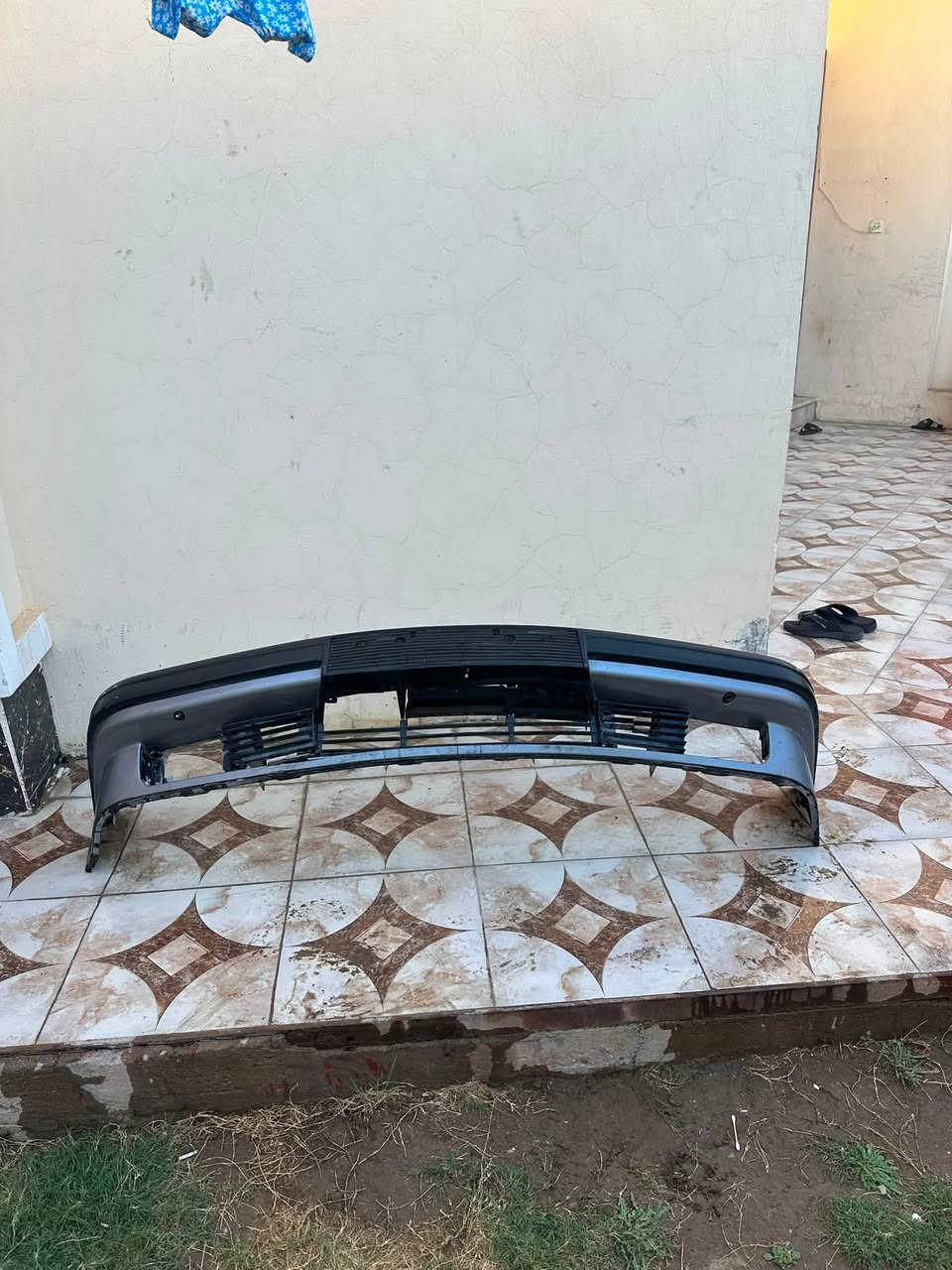 السلام عليكم للبيع دعامية امامية جديدة bmw بجم عريض ام البزازات نقصهة بس لحية 
*********** واتساب او اتصال 
السعر 225
