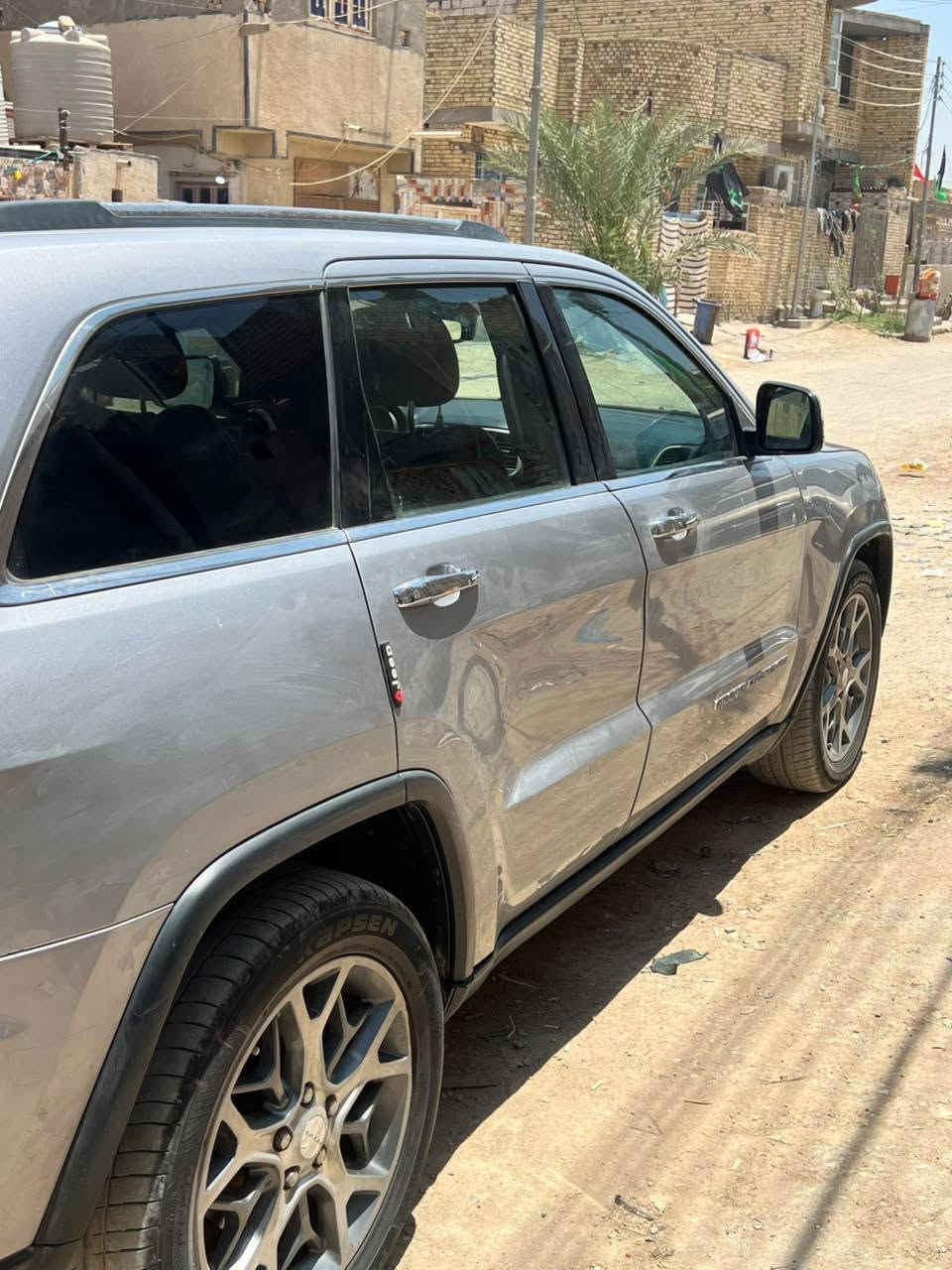 جيب لاريدو شعندك مروس 
موديل 17 
موصفات فول 1 ع 1 
ضربته تبديل بنيت 
صبغ جملاغات  
رقم ذي قار تحولي ثاني يوم 
مكان ناصريه قضاء شطره 
***********
