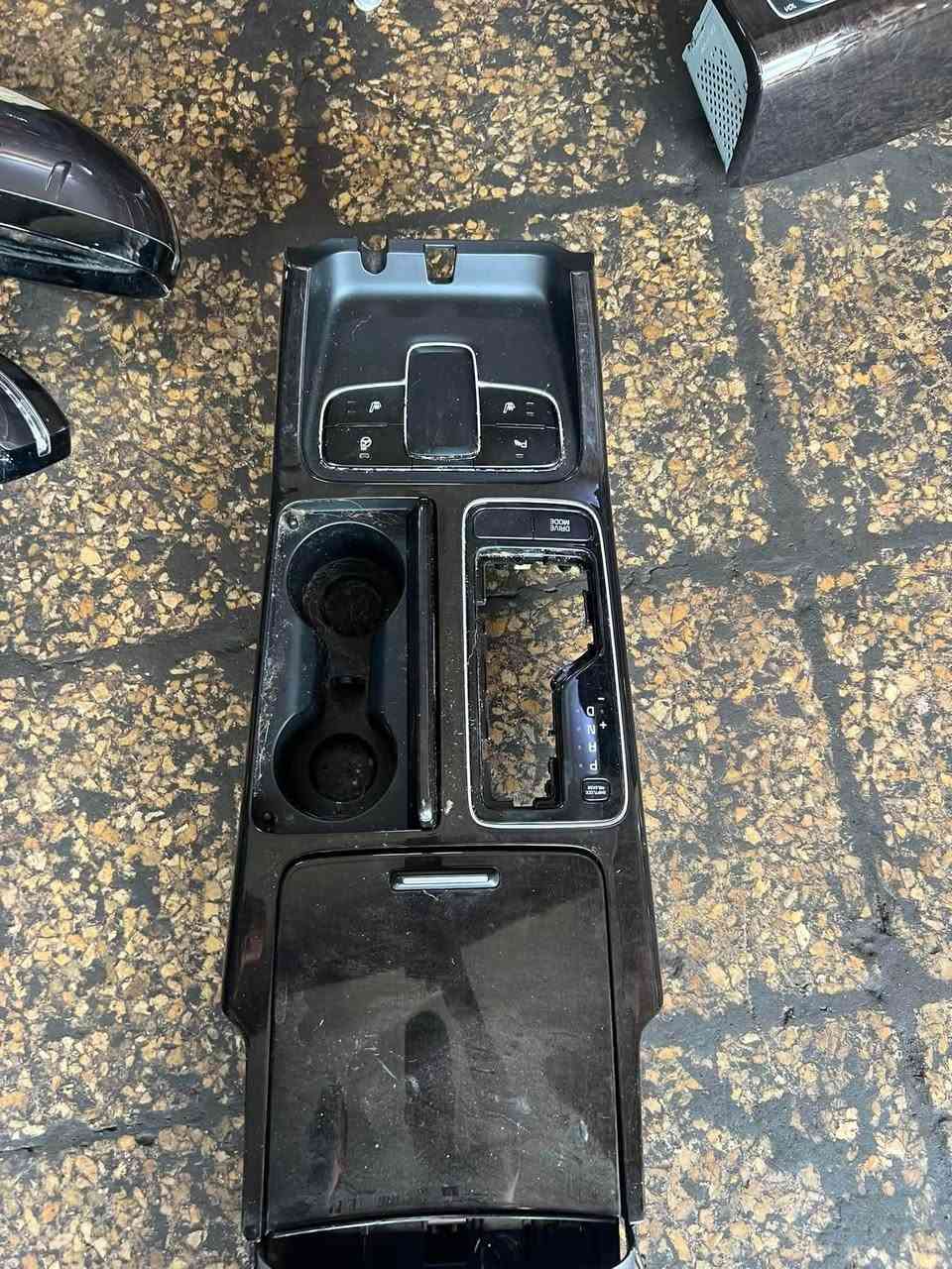 يوجد دشبول و فرس كيا كادنزا 
شركة ماهر الحجار 
يوجد توصيل لجميع محافظات العراق 🚚 
للتواصل
***********….. ‭***********‬…. ‭***********‬
