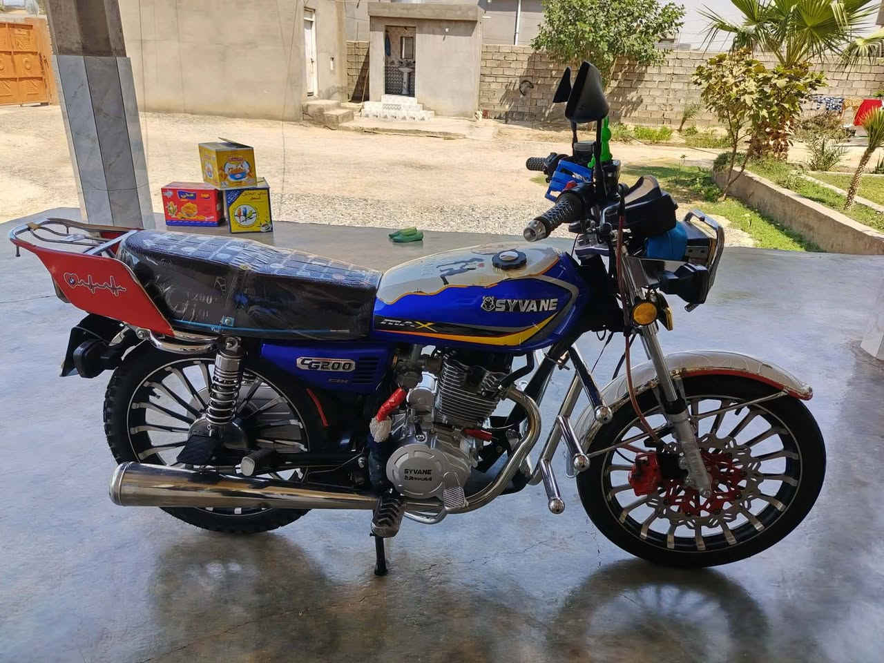 السلام عليكم 
ماطور سيفان  موديل 2025  محرك 200cc كلج عنبار محرك شرط تواير جدد وياله ميل الماطور بلادي شركه بعدو جنباز فول ال سعر 800وبي مجال  للاستفسار ***********
مكان الشرقاط الايسر قريه عويجيله
