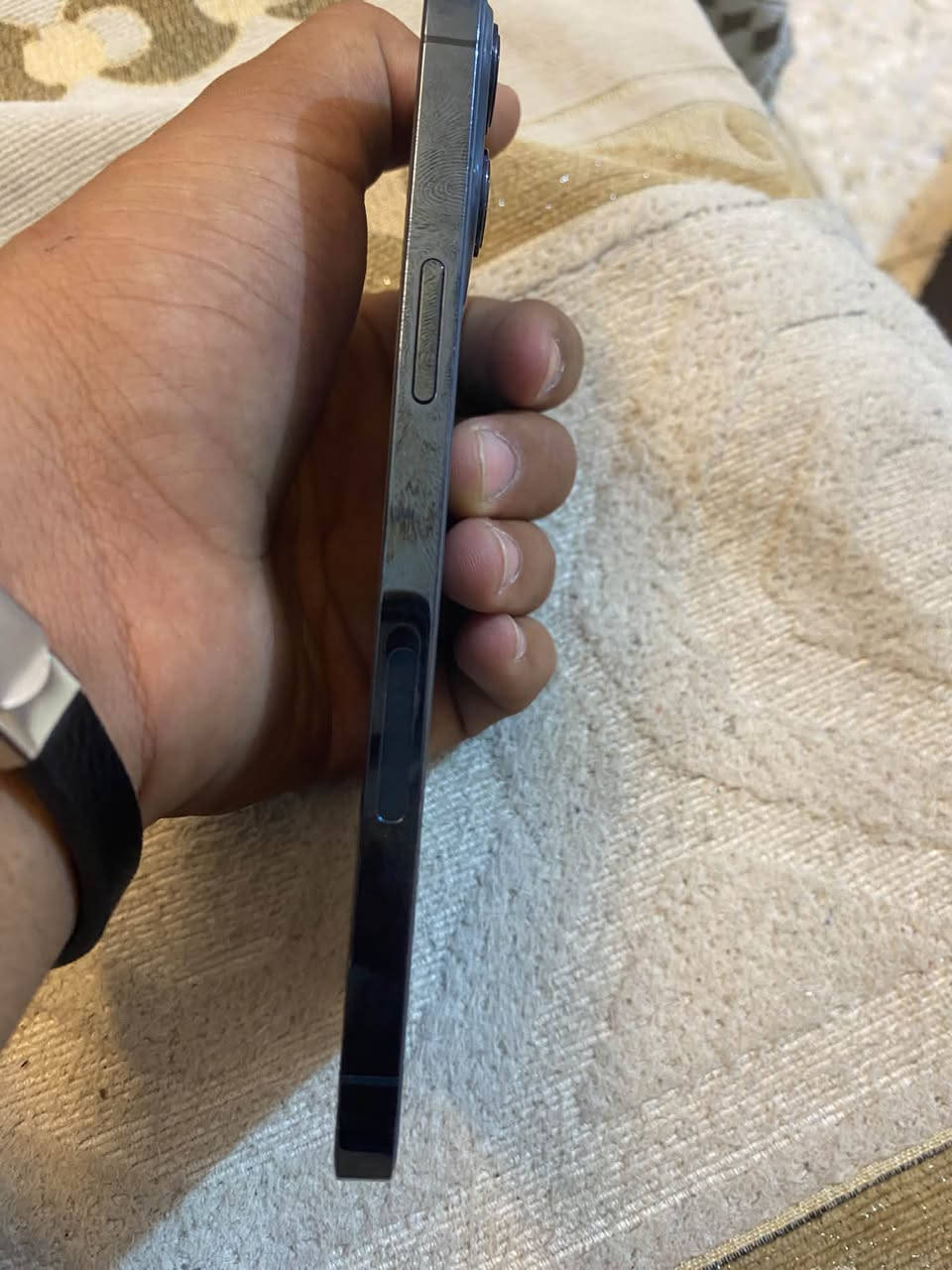 سلام عليكم يفون ١٢ برو مكس السعر ٢٩٥ ألف الجهاز بخبال بس بورد مبدال ولبقي كله كفله 

بكني بغداد جسر ديلى القديم 

وتساب ***********
