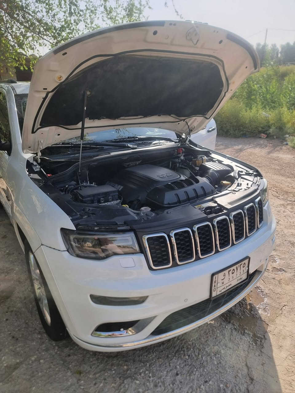 🌹🌹تحية طيبة 🌹🌹
جيب غراند شيروكي سوميت (Jeep Grand Cherokee Summit) موديل 2015 خليجي  فول مواصفات 🚗

السيارة بنظافة ممتازة ومواصفات السوميت الأصلية العالية (أعلى فئة).

المواصفات العامة والمحرك:

 الموديل: 2015

 الفئة: سوميت (Summit) أصلية

 المحرك: 8 سلندر، سعة 5700 سي سي (Hemi 5.7L) - محرك قوي وجبار

 اللون: أبيض 

 الرقم: بغداد خصوصي

المواصفات والاضافات:

 نظام الجكات الهيدروليك: (Quadra-Lift) تحكم بارتفاع وانخفاض السيارة لاغي السياره حاليا نظام دبل عادي 

 أنظمة الأمان والرادار: رادار أمامي تفاعلي، تنبيه تصادم، تحديد مسار، ونظام اطفاء السلندرات للاقتصاد بالوقود (ECO)

 الترفيه: شاشات خلفية أصلية بلاد للمقاعد الخلفية مع شاشة أمامية كبيرة تدعم الخرائط والـ Bluetooth وباقي الأنظمة.

 السقف: بانوراما كاملة

 الداخلية: جلد قرميدي ، تدفئة وتبريد بالكراسي، مع إضاءة عتبات الأبواب الترحيبية بكلمة (SUMMIT) باللون الأزرق 

 المظهر الخارجي: ويل كروم كبير الأصلي الخاص بفئة السوميت، لايتات زينون وLED نهارية مميزة، مع حساسات أمامية وخلفية وكاميرا.

حالة السيارة

 الحادث: صبغ شي بسيط مقدمة الجاملغ الأيمن فقط 

 باقي السيارة: مكفول بالكامل (الباقي كفالة عامة).

 السيرفس: السيارة مسوايلها سيرفس كامل وجاهزة من كلشي (حدادية كاملة جديدة، تايرات  جديدة، محرك مفتوح  وما تحتاج أي مصاريف

أضافة الى منظومة غاز )

سعرها 190 بيع فقط 

مكان السياره محافظة واسط 

اي استفسار الاتصال على 

*********** 

***********

