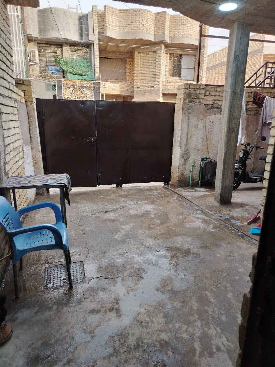 السلام عليكم
عقار للبيع ١٥٠م طابقين ونص 
واجه ٧،٥ نزال ٢٠
٥غرف نوم نقص واجه وارضية فقط 
البيت بسعر قطعة ارض 
حي الجهاد الحمدانية 
الاستفسار 
***********
***********
