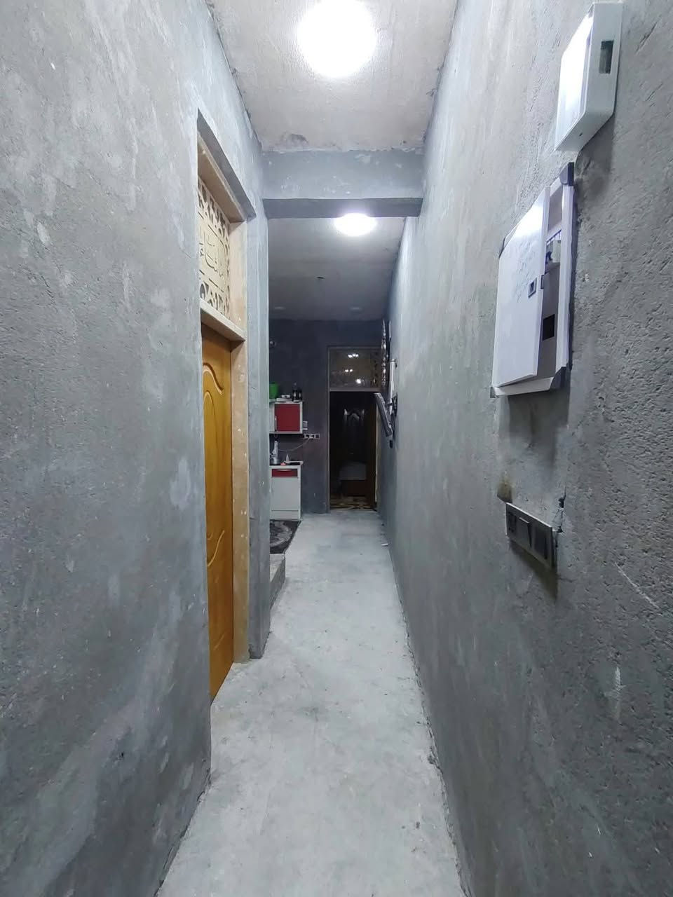 #بيت_للبيع_سند_25_مفوض_بالطابو
المساحه 95 متر بناء حديث سنة 2026
بناء طابوك  كونكريت بناء درجه اولى
مكانه الطينيه قرب شارع 100 اطبله من 
يم الصيدليه الي قبل جسر المشاة
باقي التفاصيل على الرقم
*********** بي واتساب

